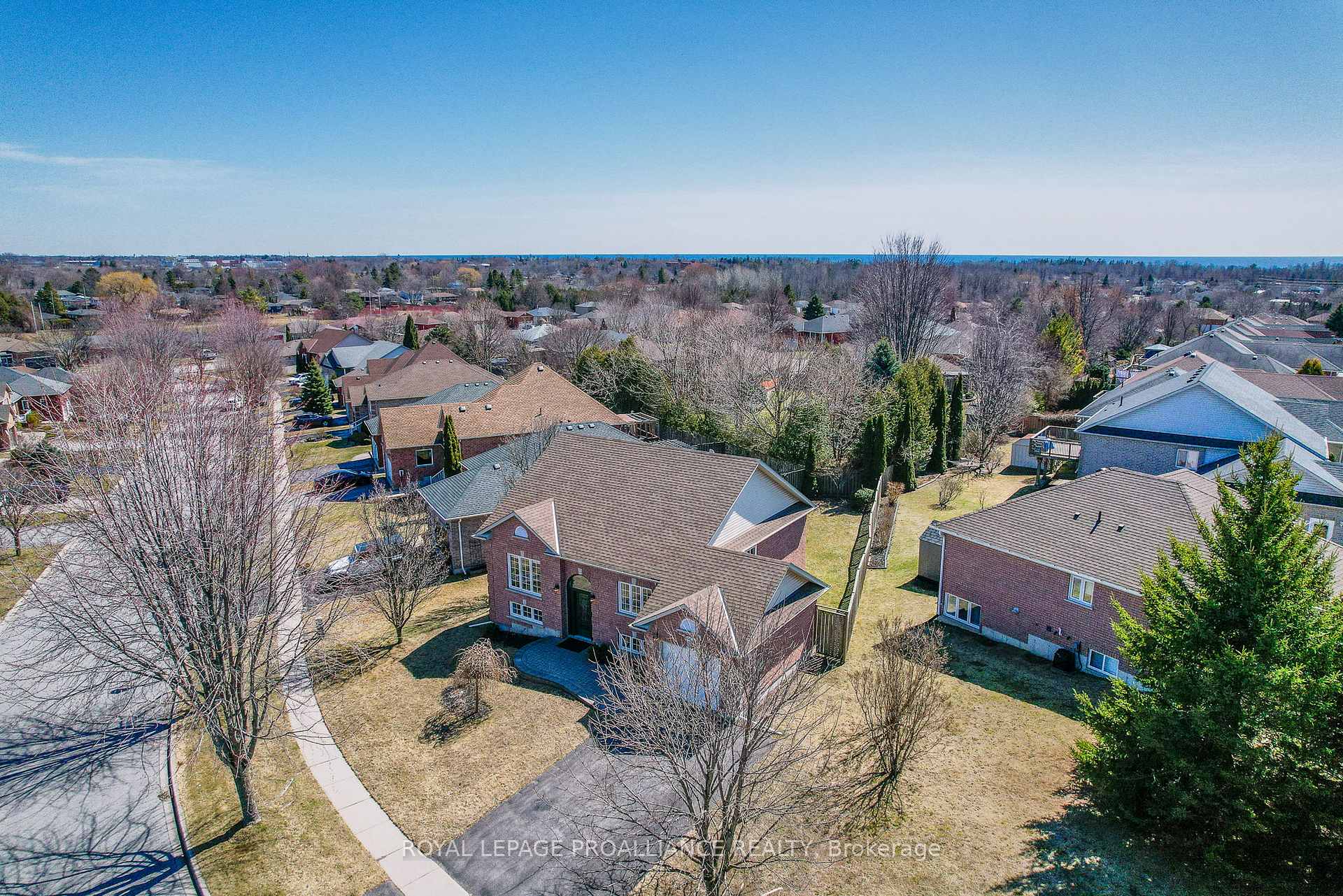 Photo 5 of 822 Munson Crescent, Cobourg — HOMEH