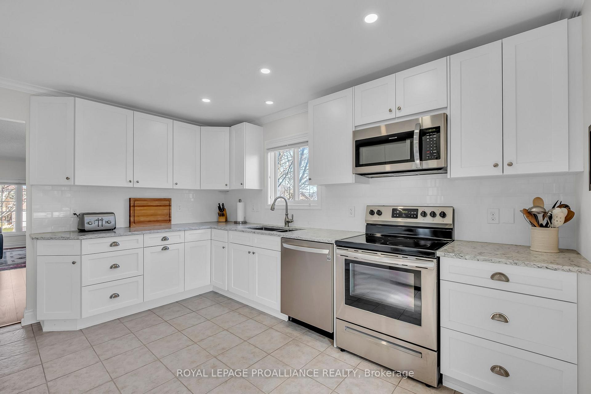 Photo 17 of 822 Munson Crescent, Cobourg — HOMEH