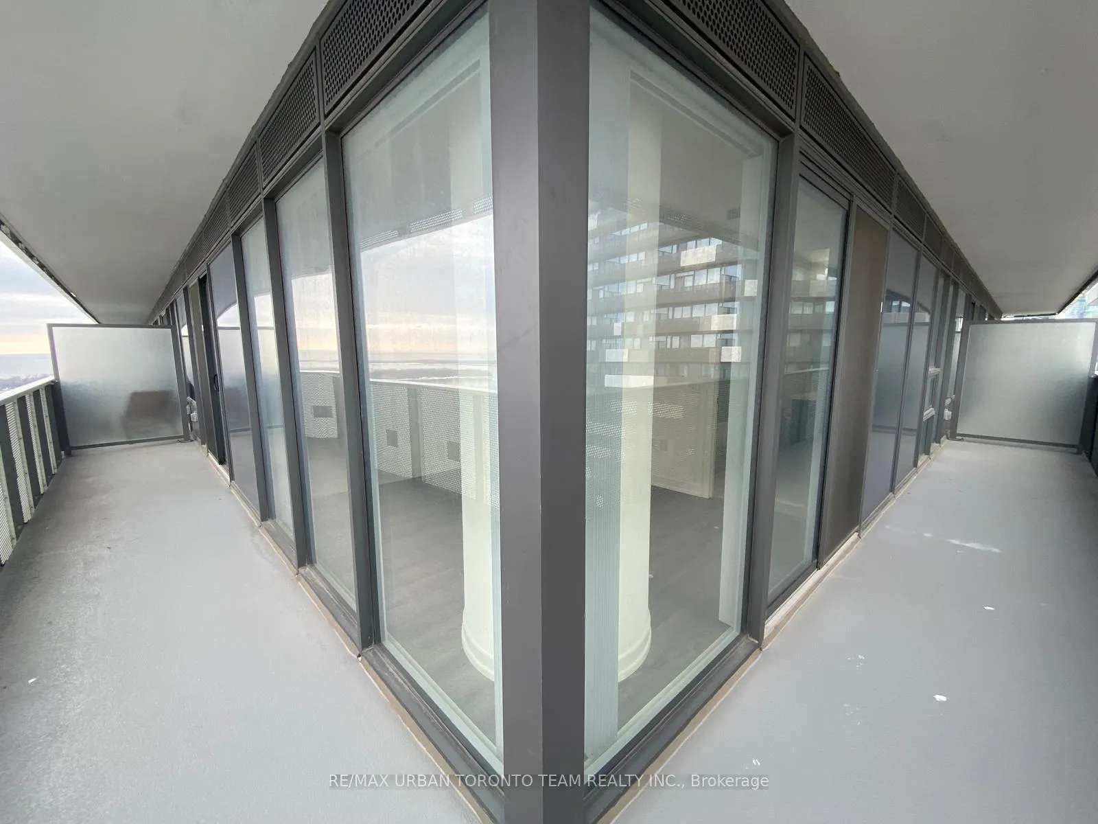 Photo 6 of Unit 3903, 138 Downes Street, Toronto, Waterfront Communities — HOMEH