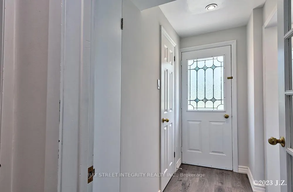 Photo 3 of Unit Lower, 27 Heathview Avenue, North York, Bayview Village — HOMEH
