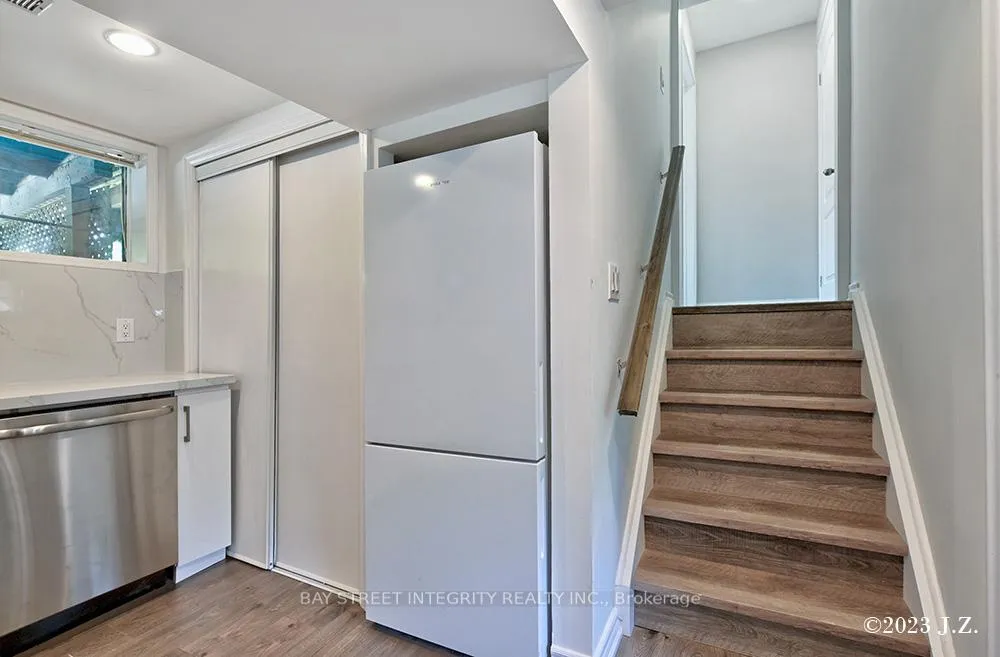 Photo 6 of Unit Lower, 27 Heathview Avenue, North York, Bayview Village — HOMEH