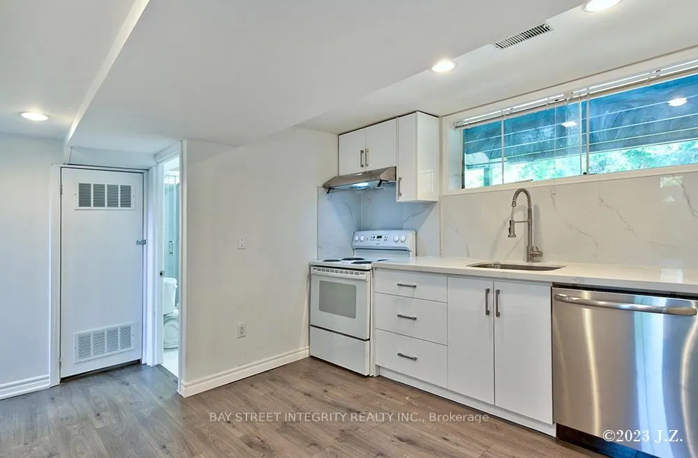 Photo 7 of Unit Lower, 27 Heathview Avenue, North York, Bayview Village — HOMEH