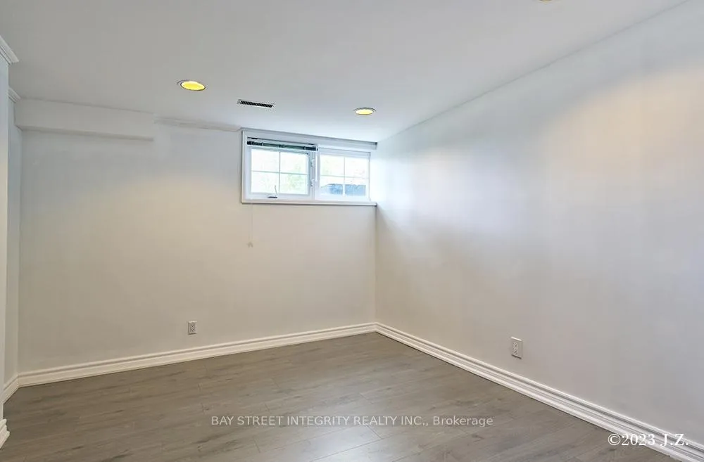 Photo 10 of Unit Lower, 27 Heathview Avenue, North York, Bayview Village — HOMEH