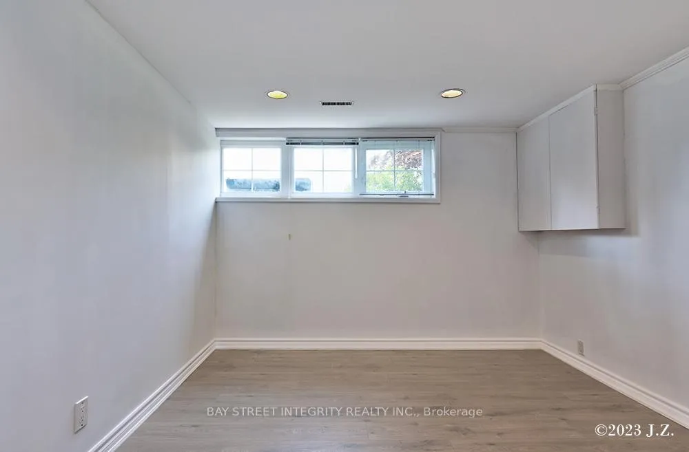 Photo 12 of Unit Lower, 27 Heathview Avenue, North York, Bayview Village — HOMEH
