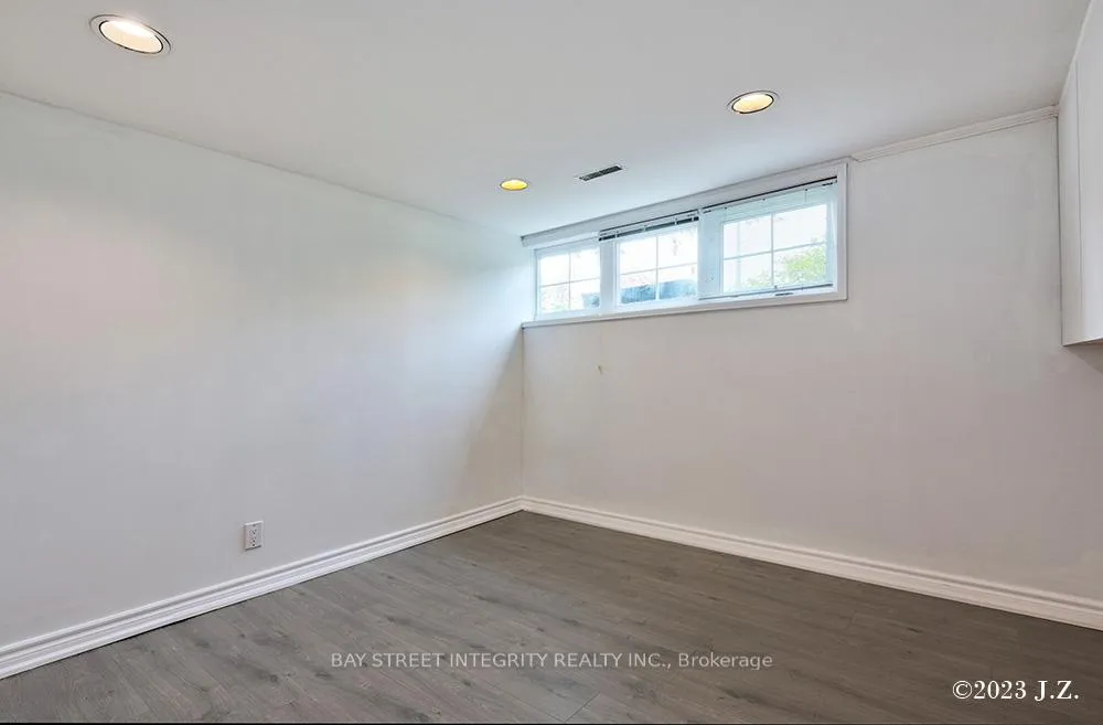 Photo 13 of Unit Lower, 27 Heathview Avenue, North York, Bayview Village — HOMEH