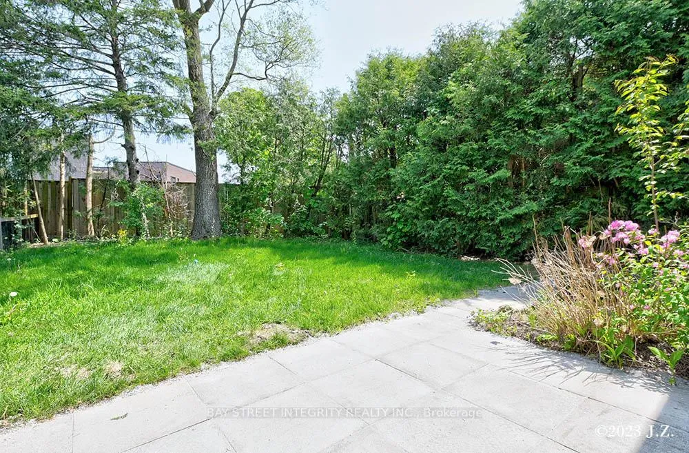 Photo 14 of Unit Lower, 27 Heathview Avenue, North York, Bayview Village — HOMEH