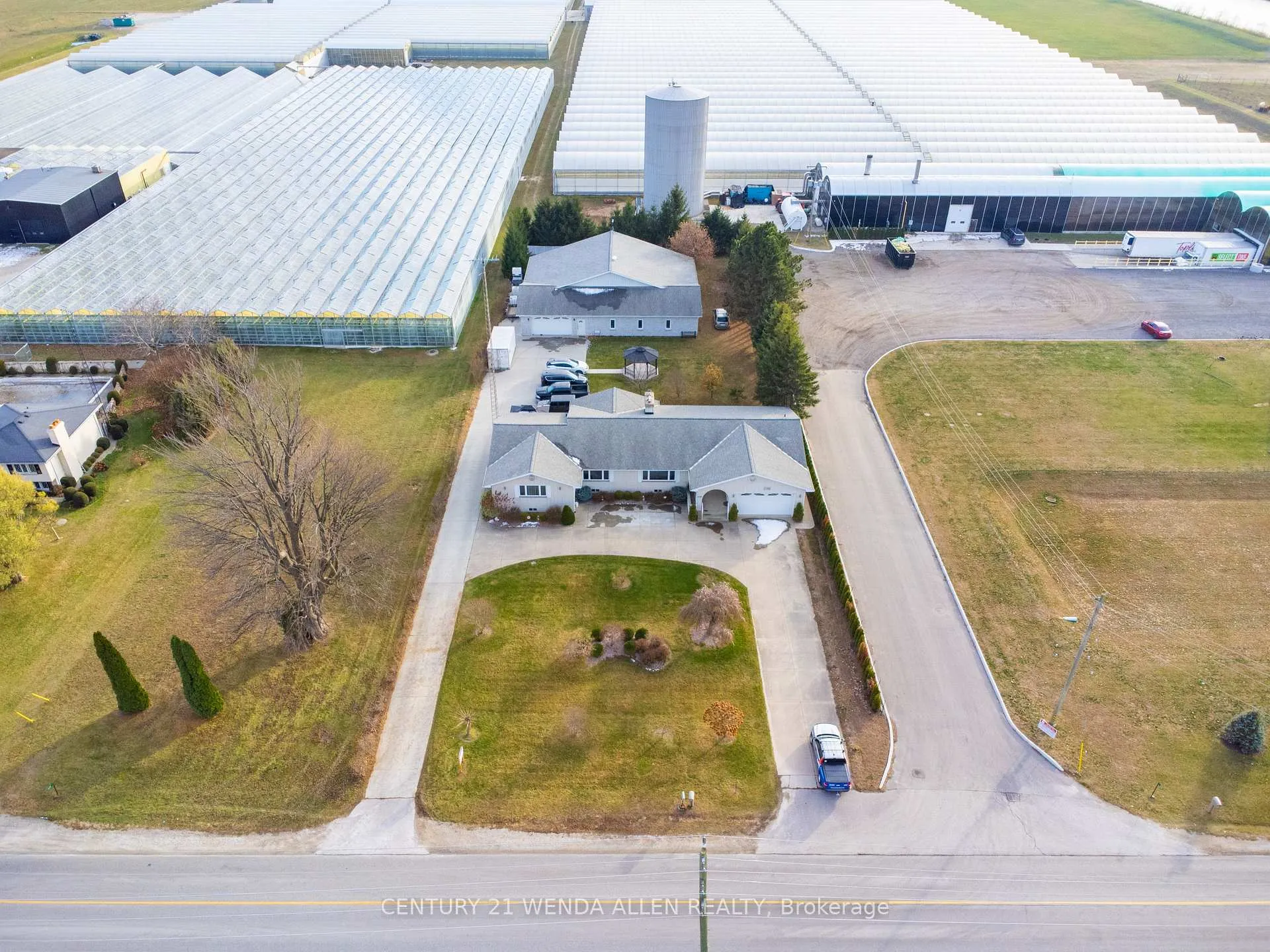 Photo 16 of 408 Mersea Road 3, Leamington — HOMEH