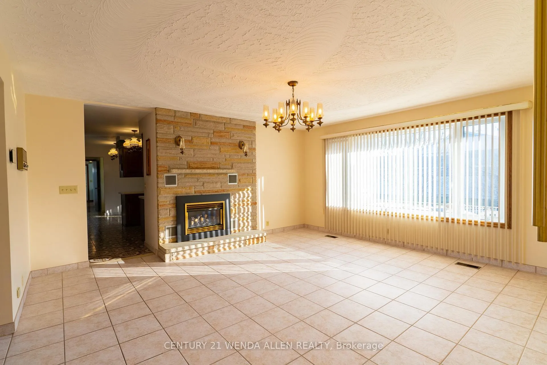Photo 34 of 408 Mersea Road 3, Leamington — HOMEH