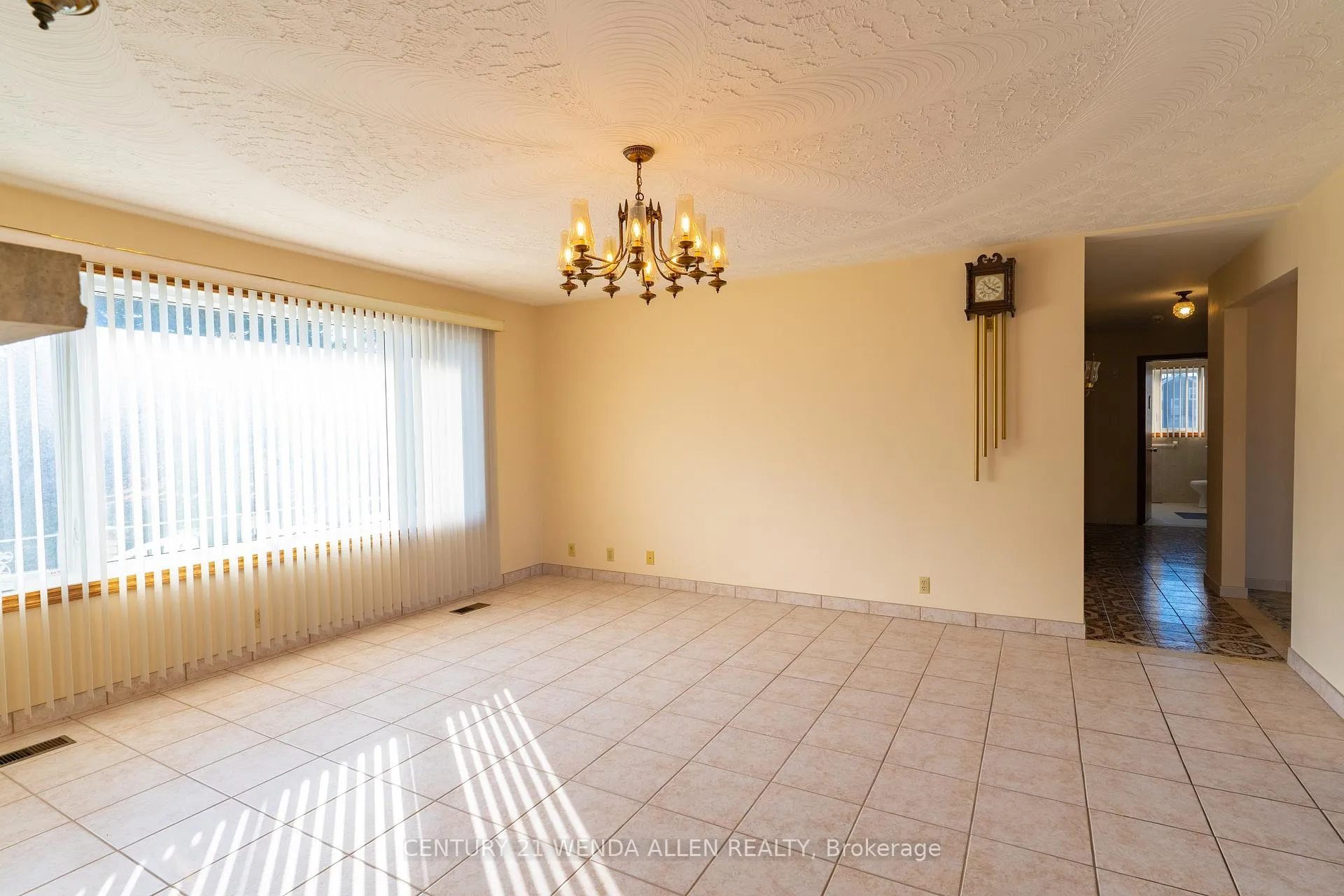 Photo 35 of 408 Mersea Road 3, Leamington — HOMEH