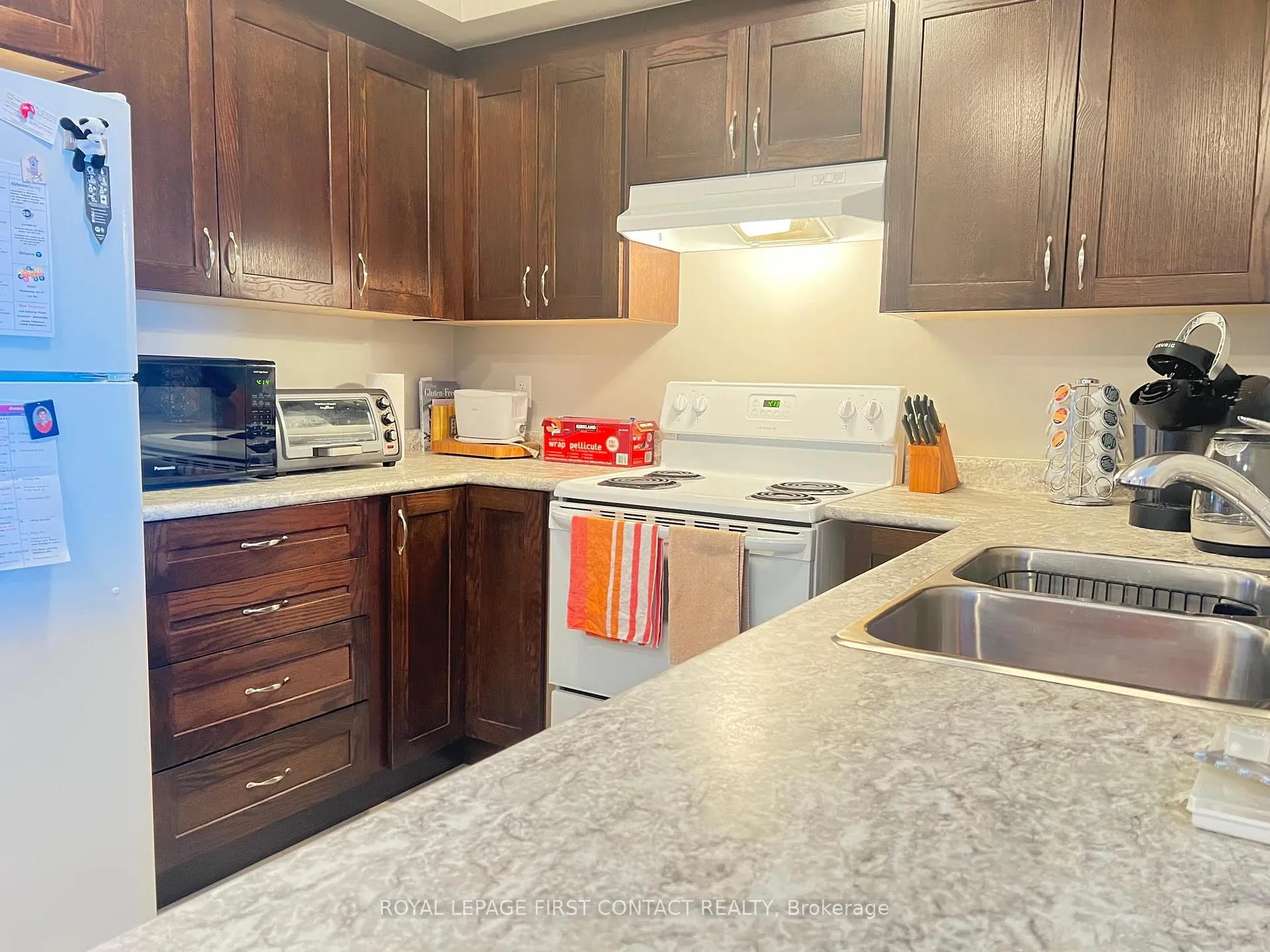 Photo 2 of Unit 403, 720 Yonge Street, Barrie, Painswick South — HOMEH