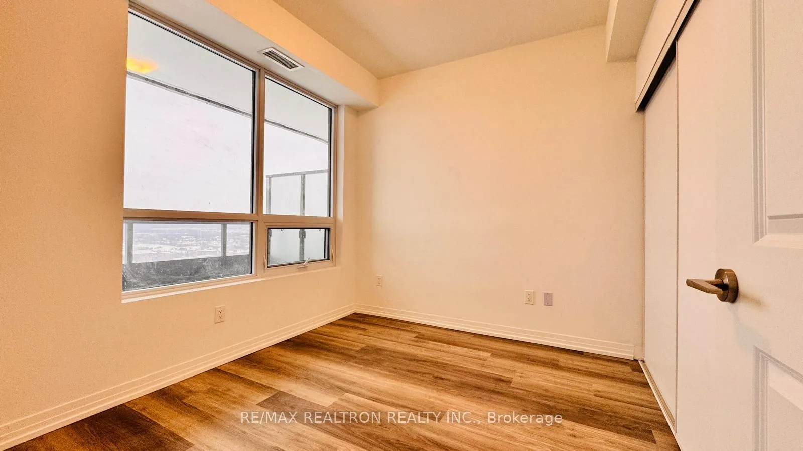 Photo 11 of Unit 2709, 1435 Celebration Drive, Pickering, Bay Ridges — HOMEH