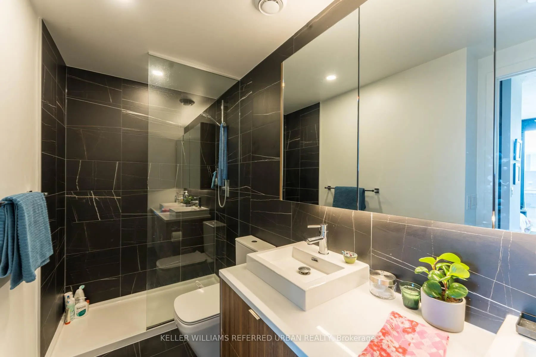 Photo 13 of Unit 807, 21 Lawren Harris Square, Toronto, Waterfront Communities — HOMEH