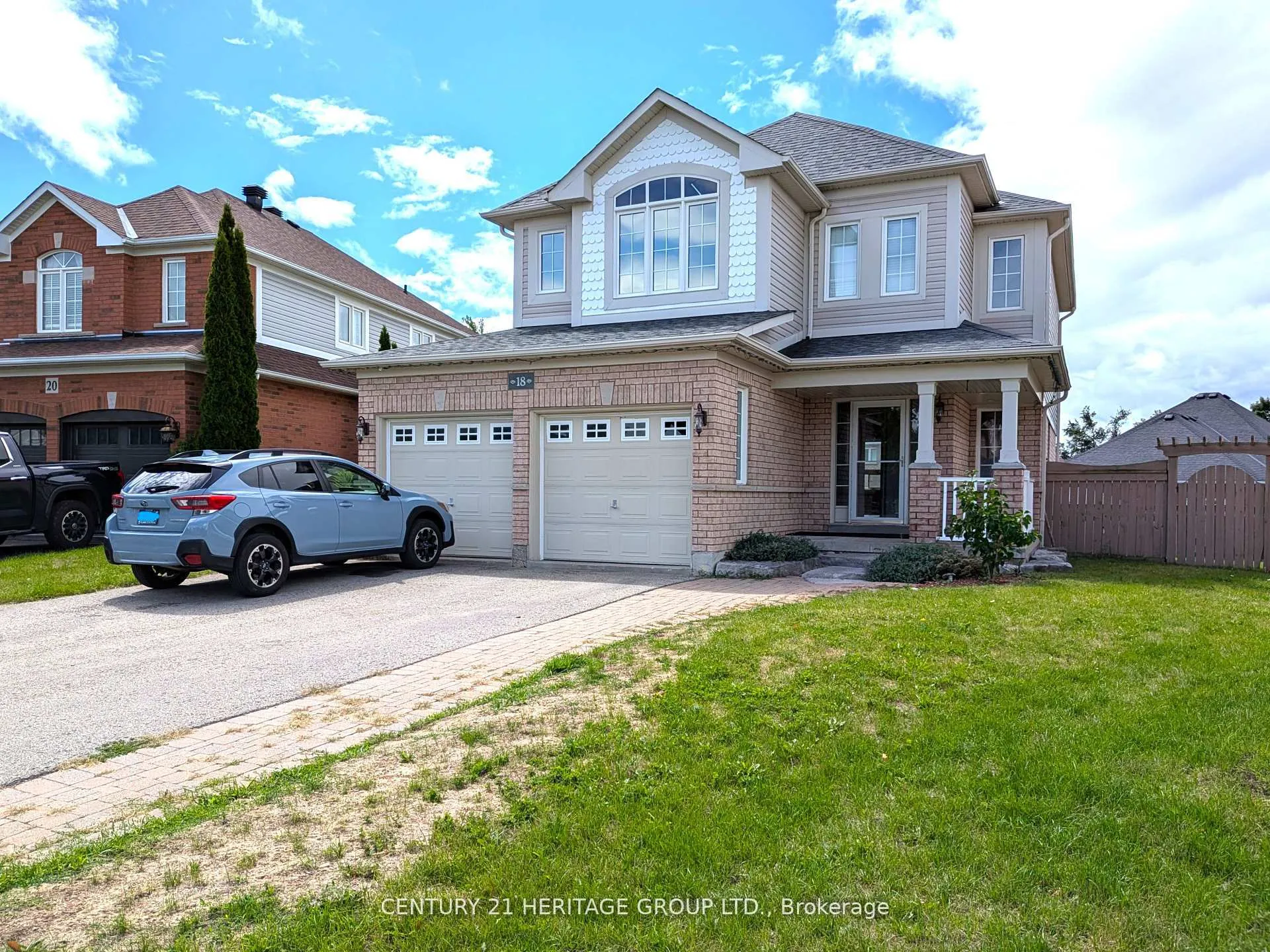 Photo 2 of 18 Tudor Crescent, Barrie, Innis-Shore — HOMEH