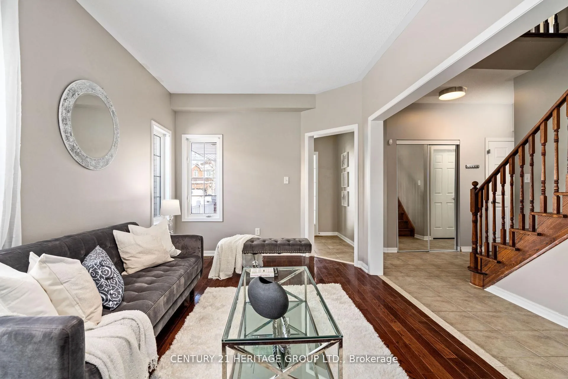 Photo 5 of 18 Tudor Crescent, Barrie, Innis-Shore — HOMEH