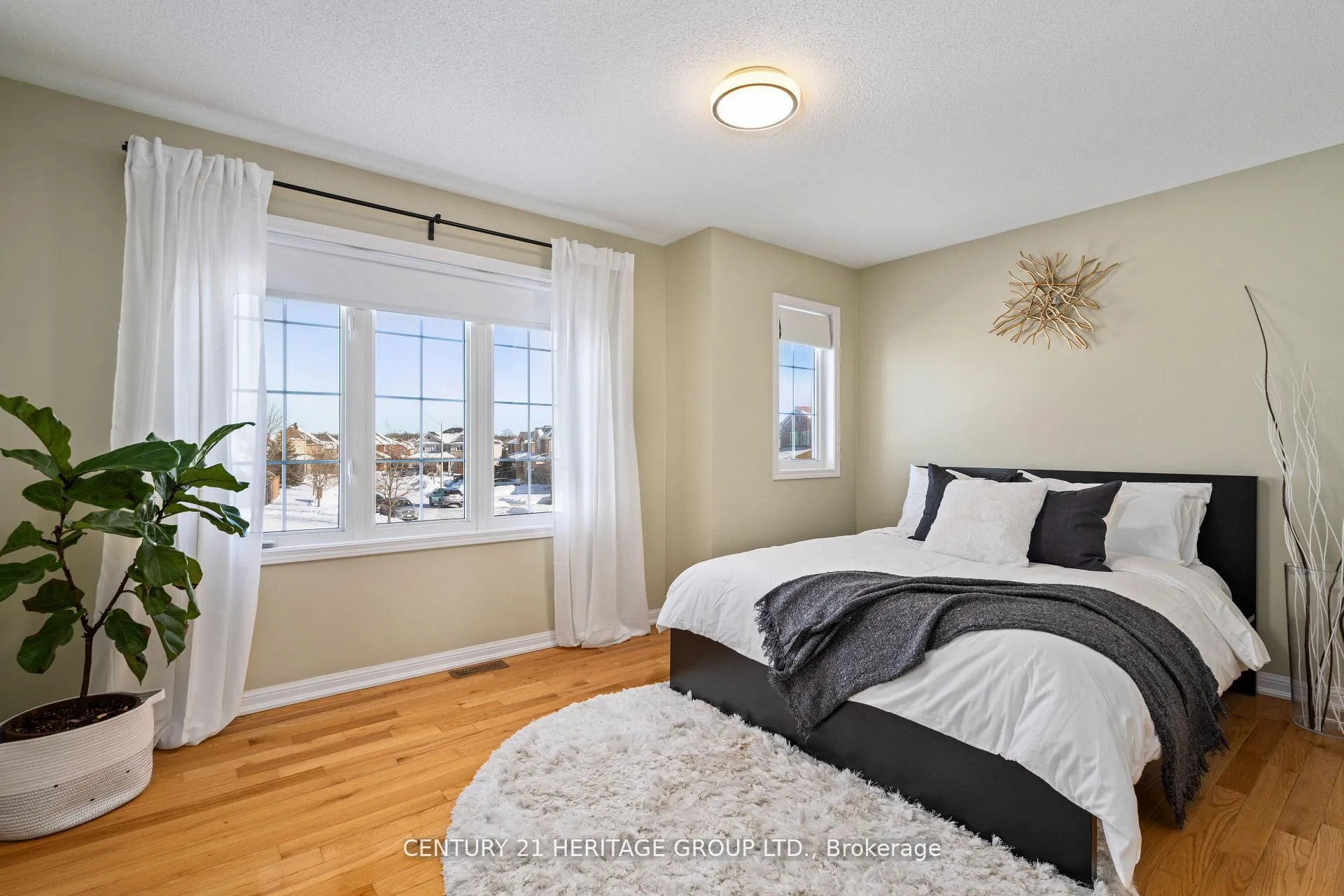Photo 11 of 18 Tudor Crescent, Barrie, Innis-Shore — HOMEH