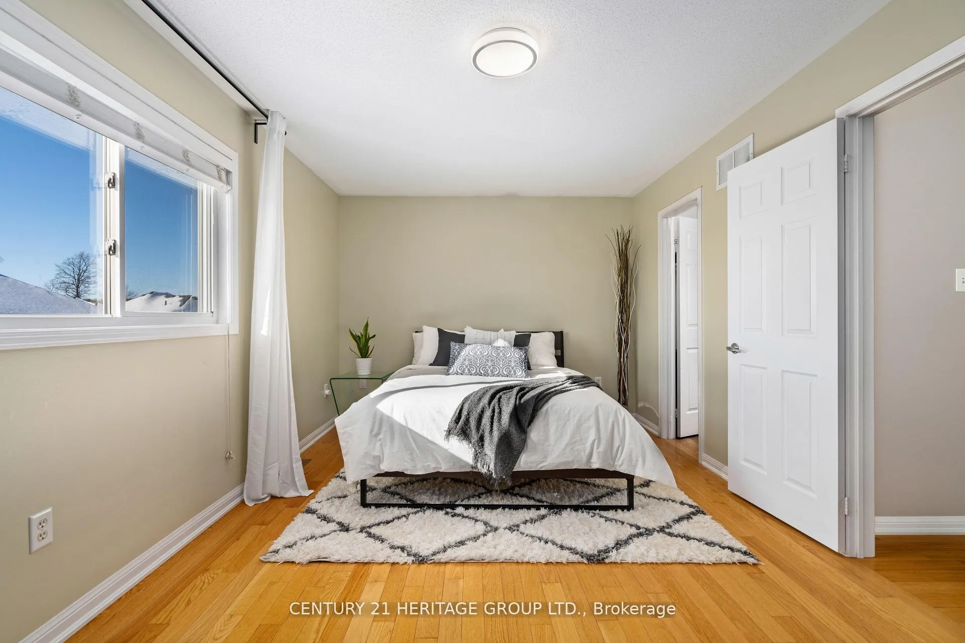 Photo 17 of 18 Tudor Crescent, Barrie, Innis-Shore — HOMEH