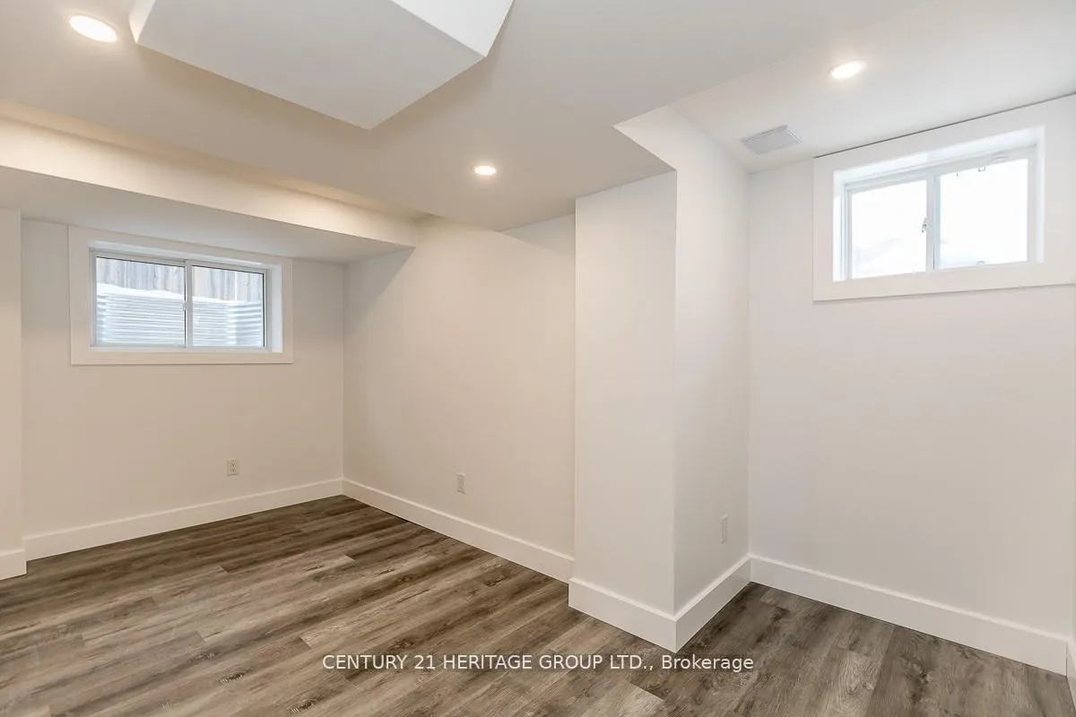 Photo 23 of 18 Tudor Crescent, Barrie, Innis-Shore — HOMEH