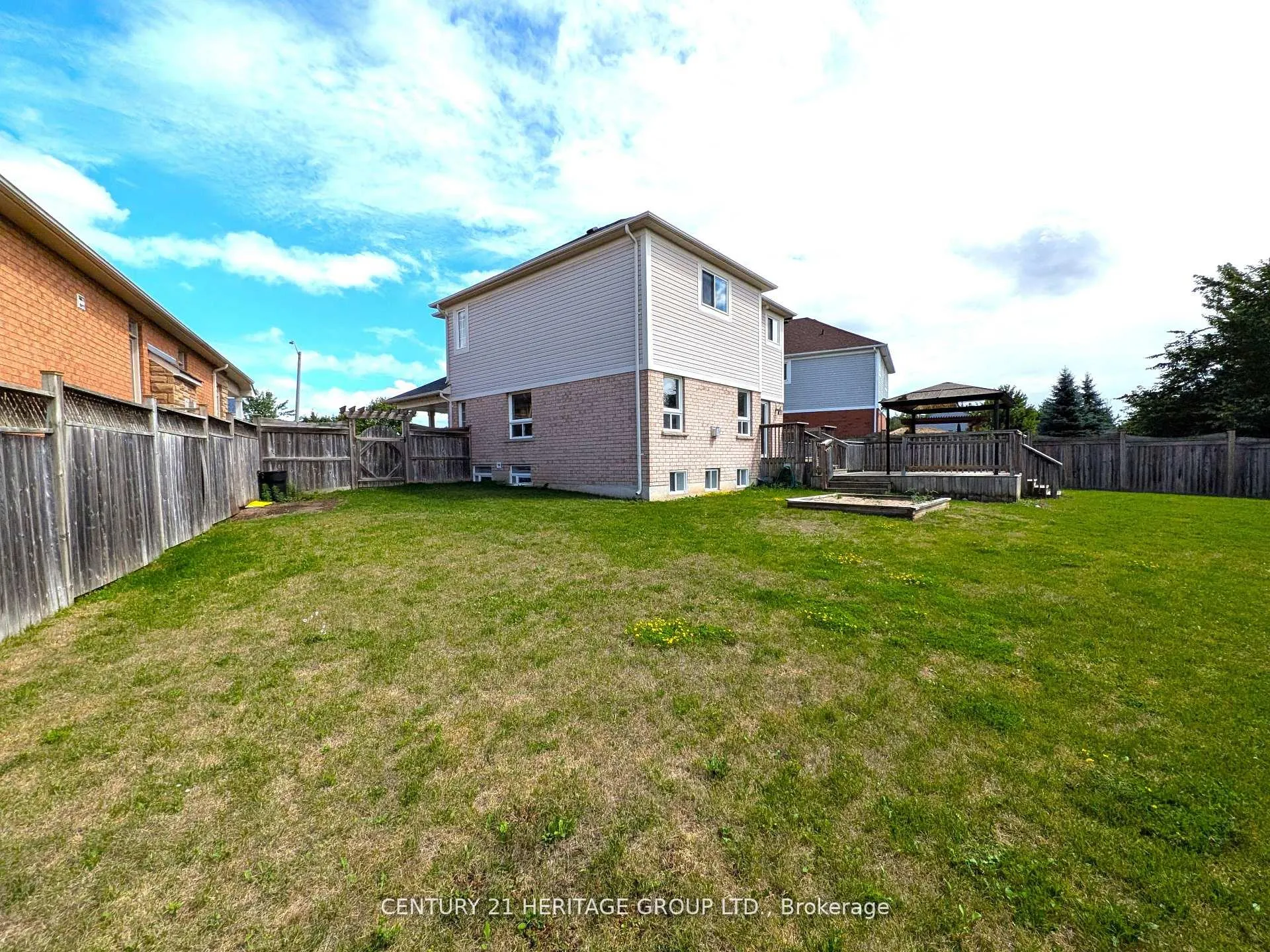Photo 31 of 18 Tudor Crescent, Barrie, Innis-Shore — HOMEH