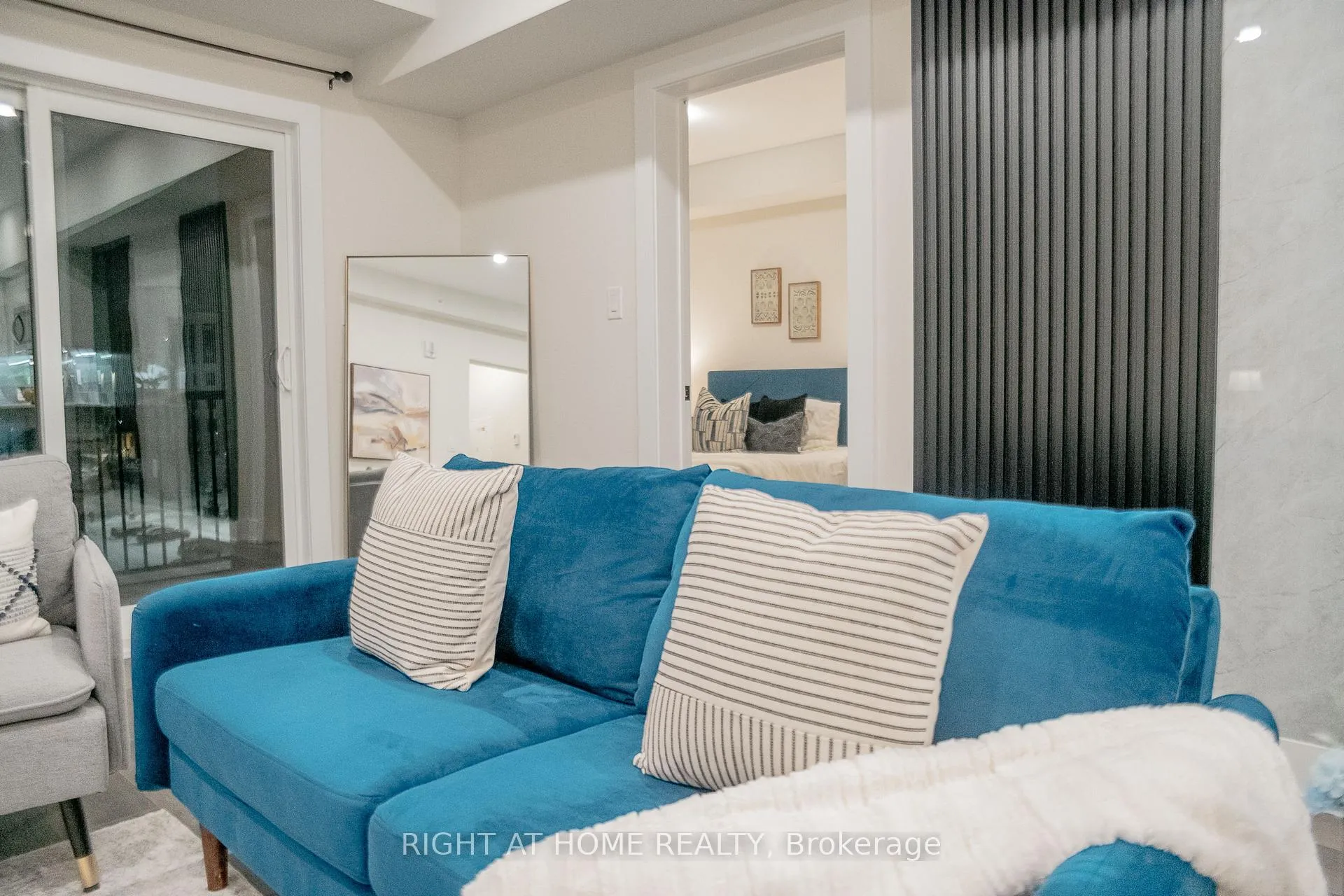 Photo 5 of Unit 407, 4 Spice Way, Barrie, Innis-Shore — HOMEH