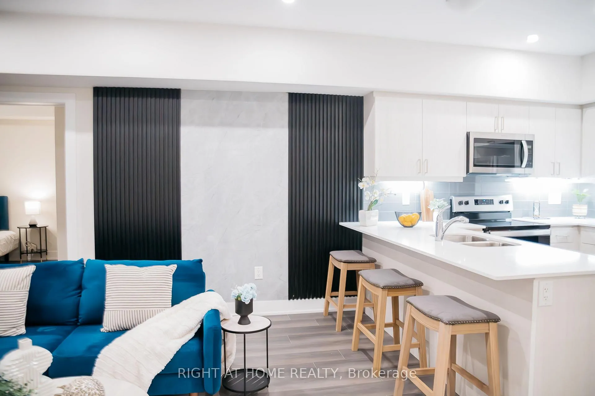 Photo 18 of Unit 407, 4 Spice Way, Barrie, Innis-Shore — HOMEH