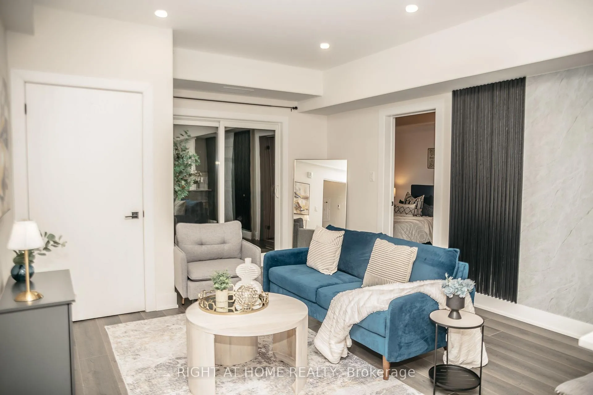 Photo 19 of Unit 407, 4 Spice Way, Barrie, Innis-Shore — HOMEH