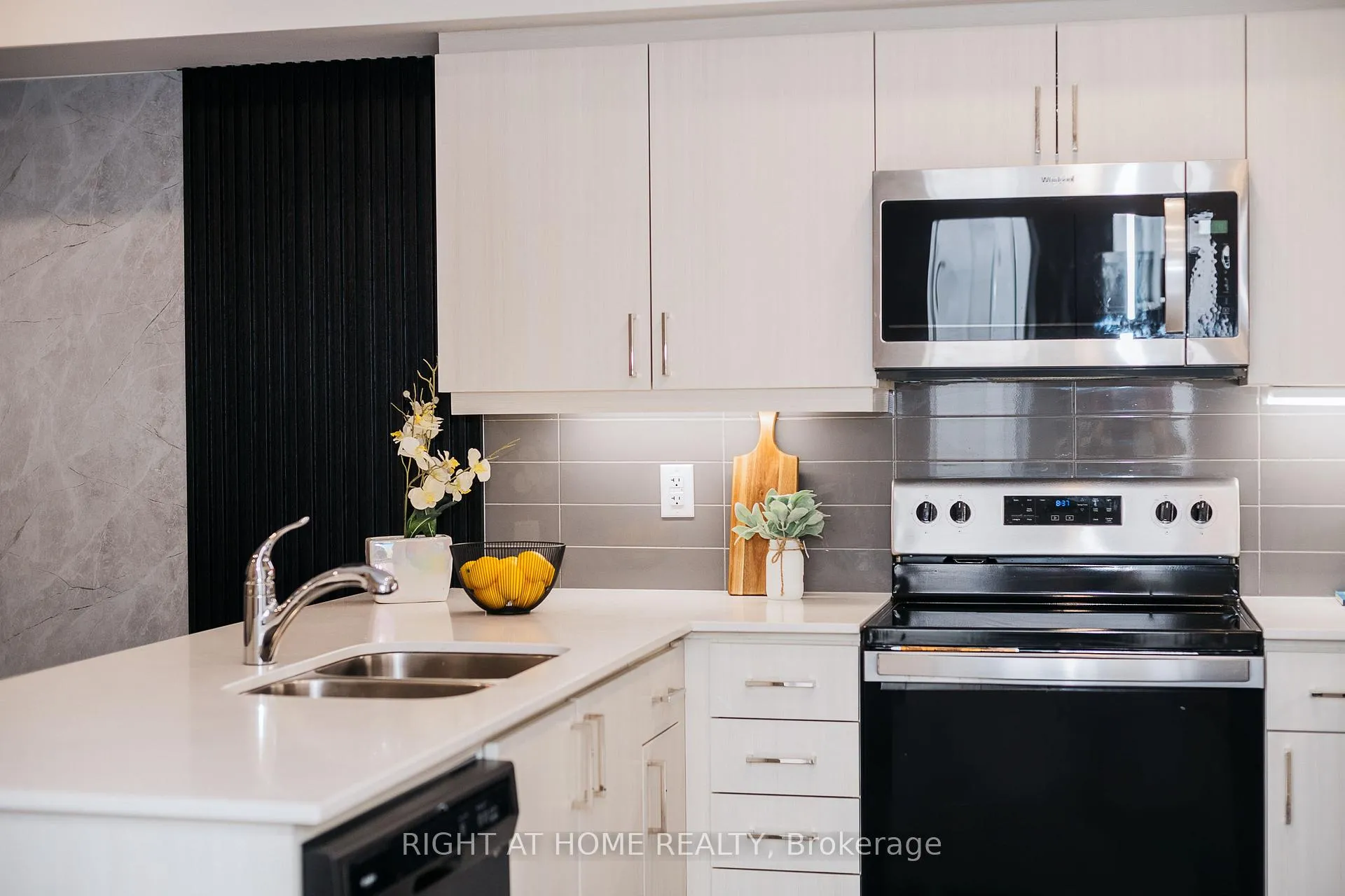 Photo 22 of Unit 407, 4 Spice Way, Barrie, Innis-Shore — HOMEH