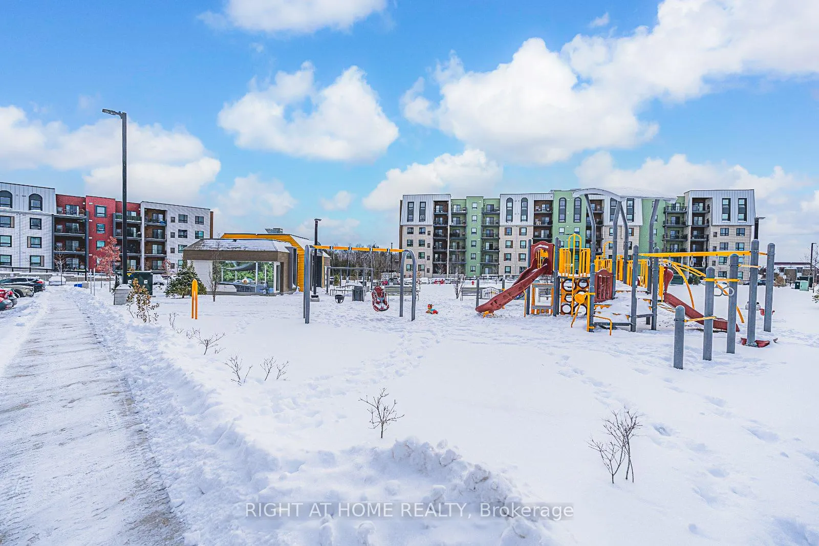 Photo 33 of Unit 407, 4 Spice Way, Barrie, Innis-Shore — HOMEH