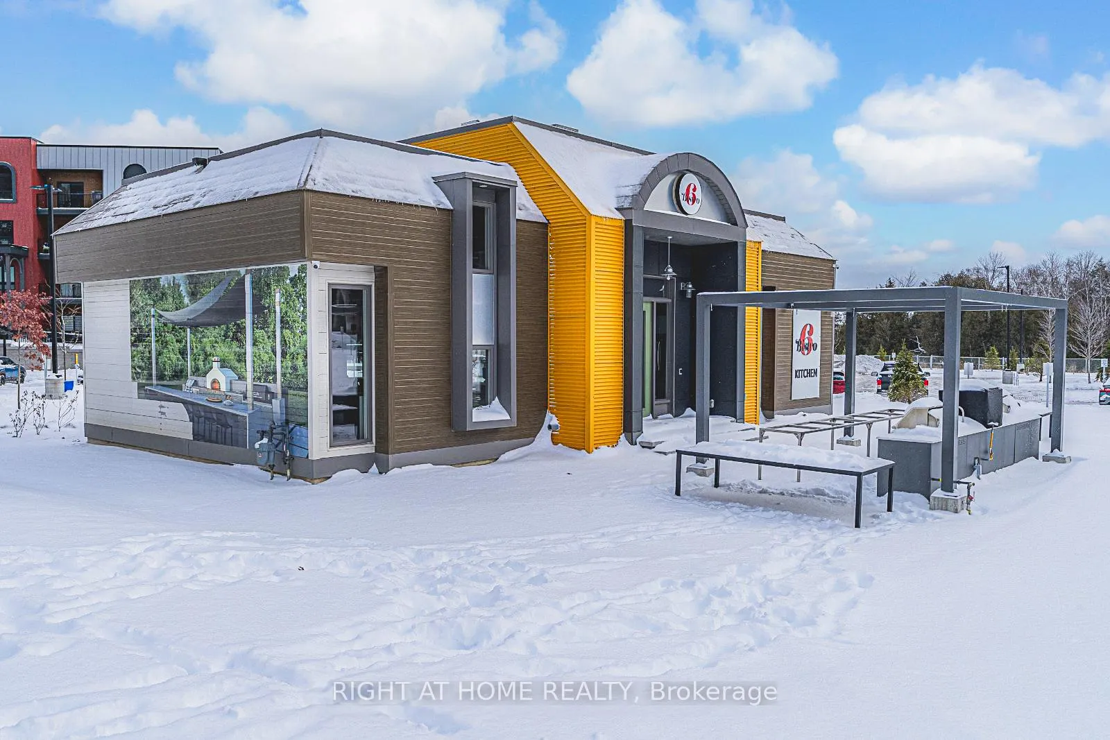 Photo 34 of Unit 407, 4 Spice Way, Barrie, Innis-Shore — HOMEH