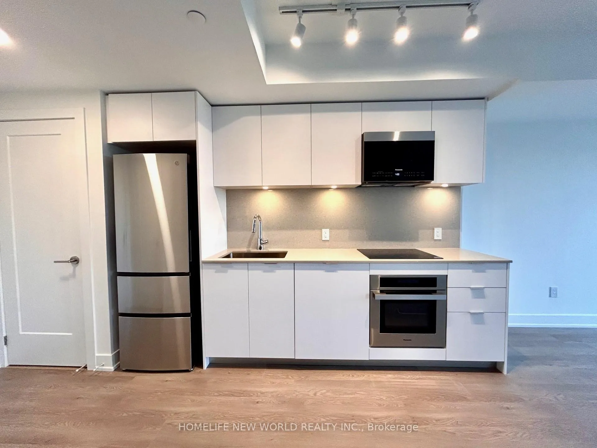 Photo 4 of Unit 1015, 8 Cedarland Drive, Markham, Unionville — HOMEH