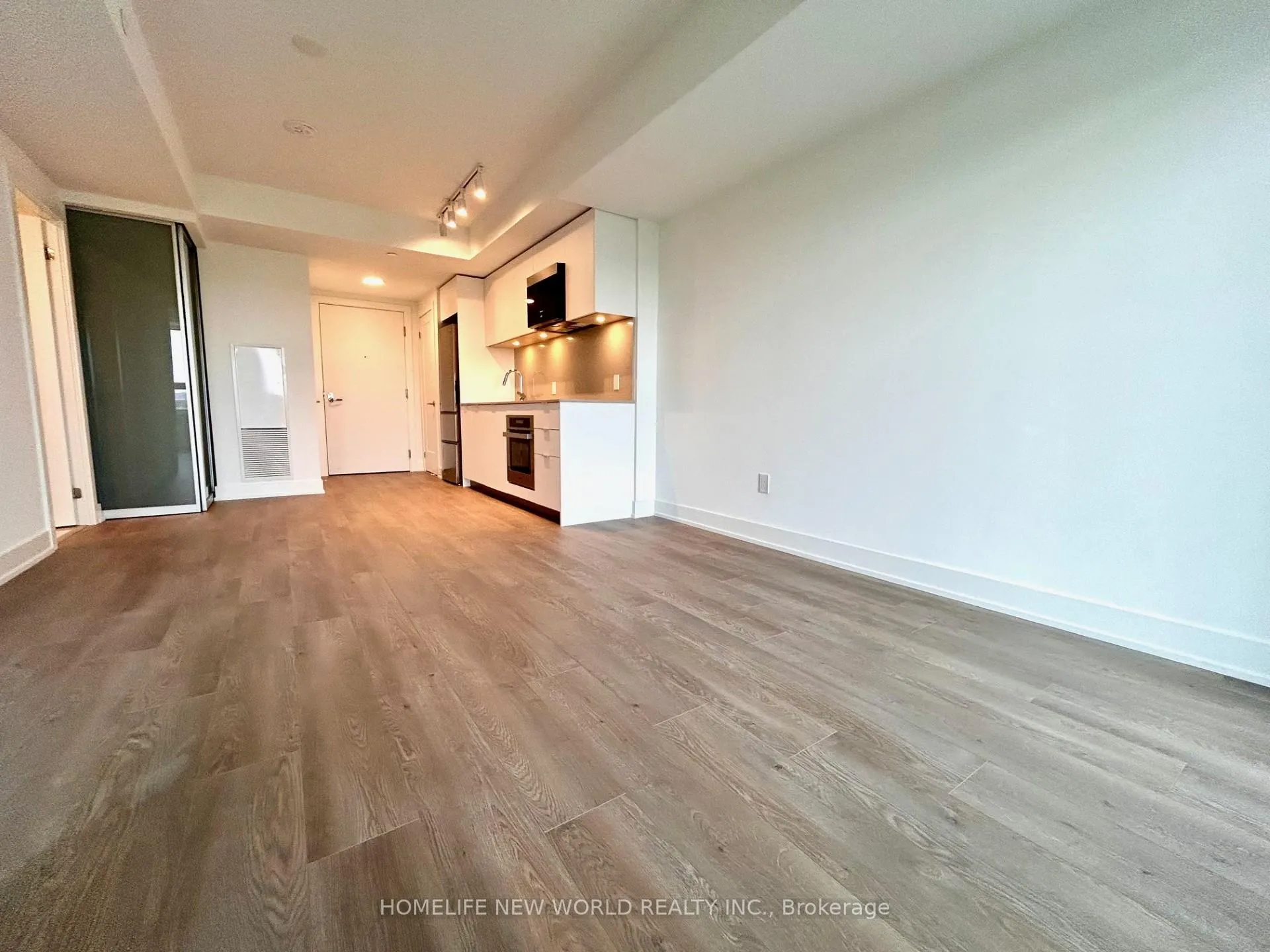 Photo 5 of Unit 1015, 8 Cedarland Drive, Markham, Unionville — HOMEH