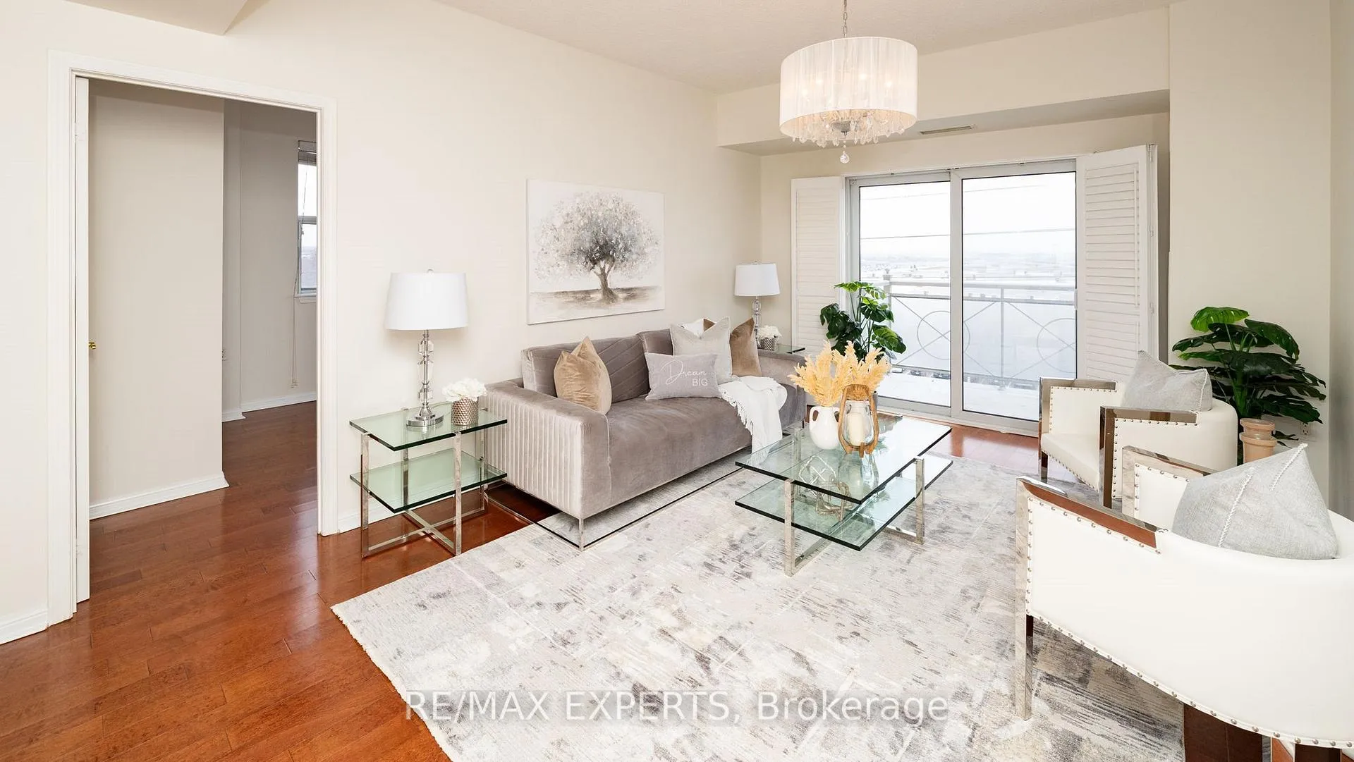 Front of Unit Unit 516, 2500 Rutherford Road E