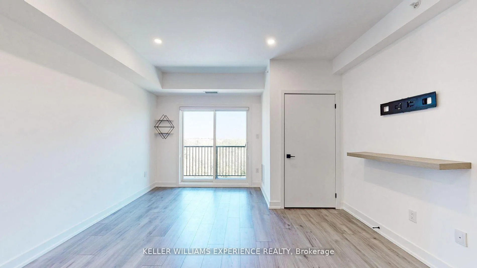 Photo 3 of Unit 503, 10 Culinary Lane, Barrie, Innis-Shore — HOMEH