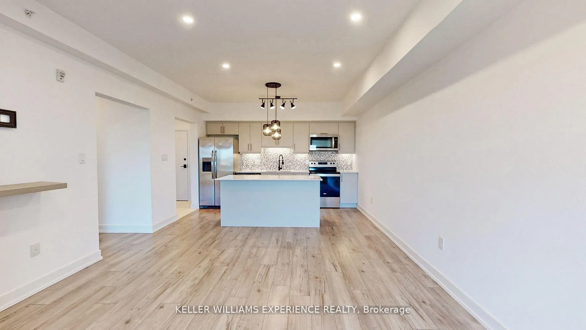 Photo 4 of Unit 503, 10 Culinary Lane, Barrie, Innis-Shore — HOMEH