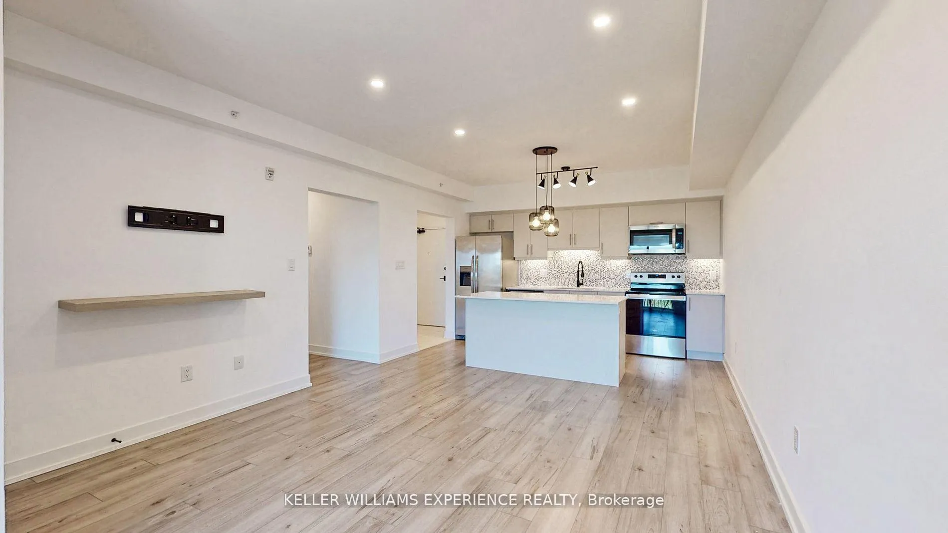 Photo 5 of Unit 503, 10 Culinary Lane, Barrie, Innis-Shore — HOMEH