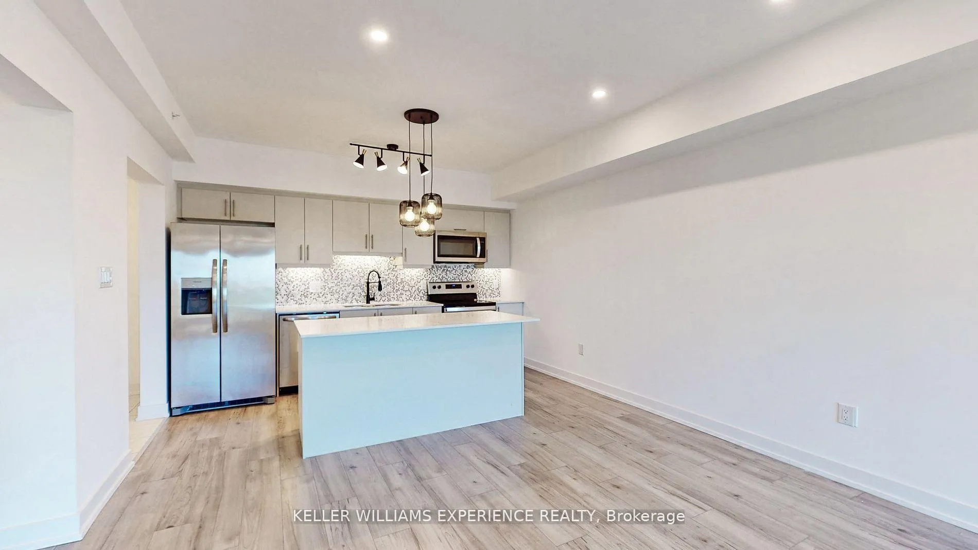 Photo 6 of Unit 503, 10 Culinary Lane, Barrie, Innis-Shore — HOMEH