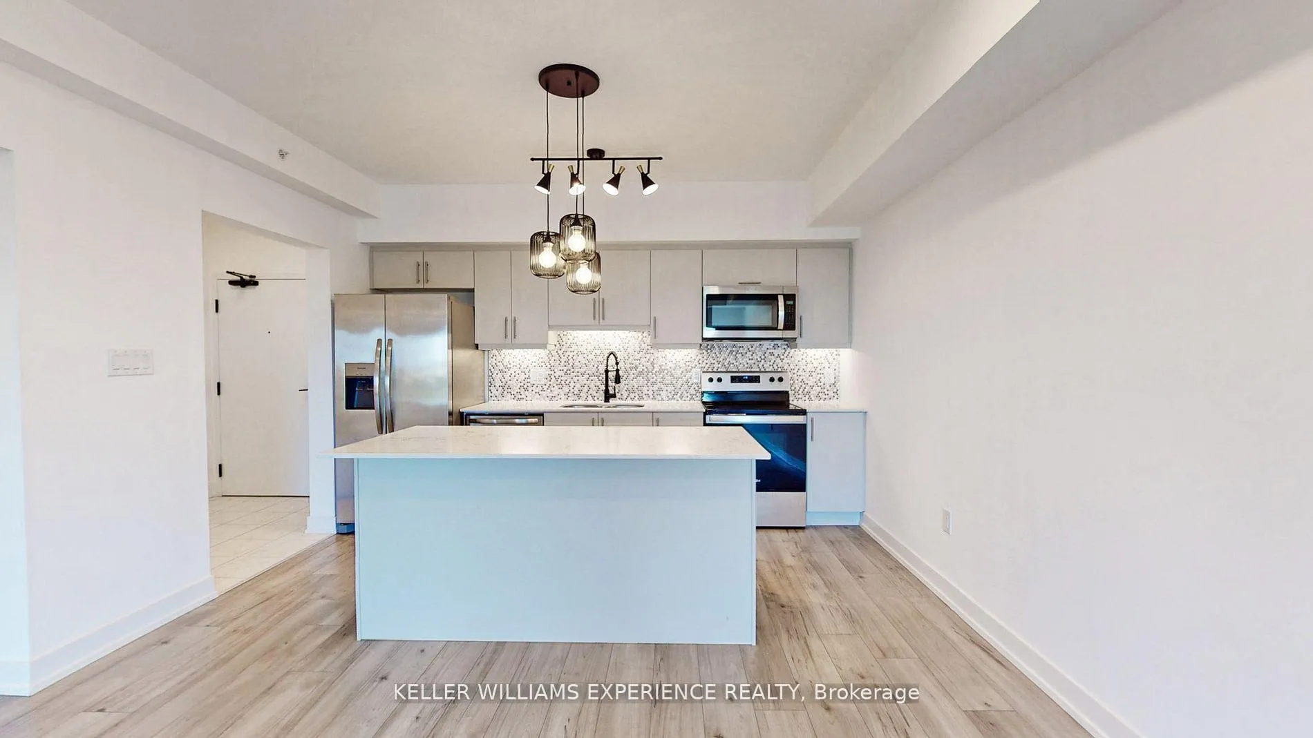 Photo 7 of Unit 503, 10 Culinary Lane, Barrie, Innis-Shore — HOMEH