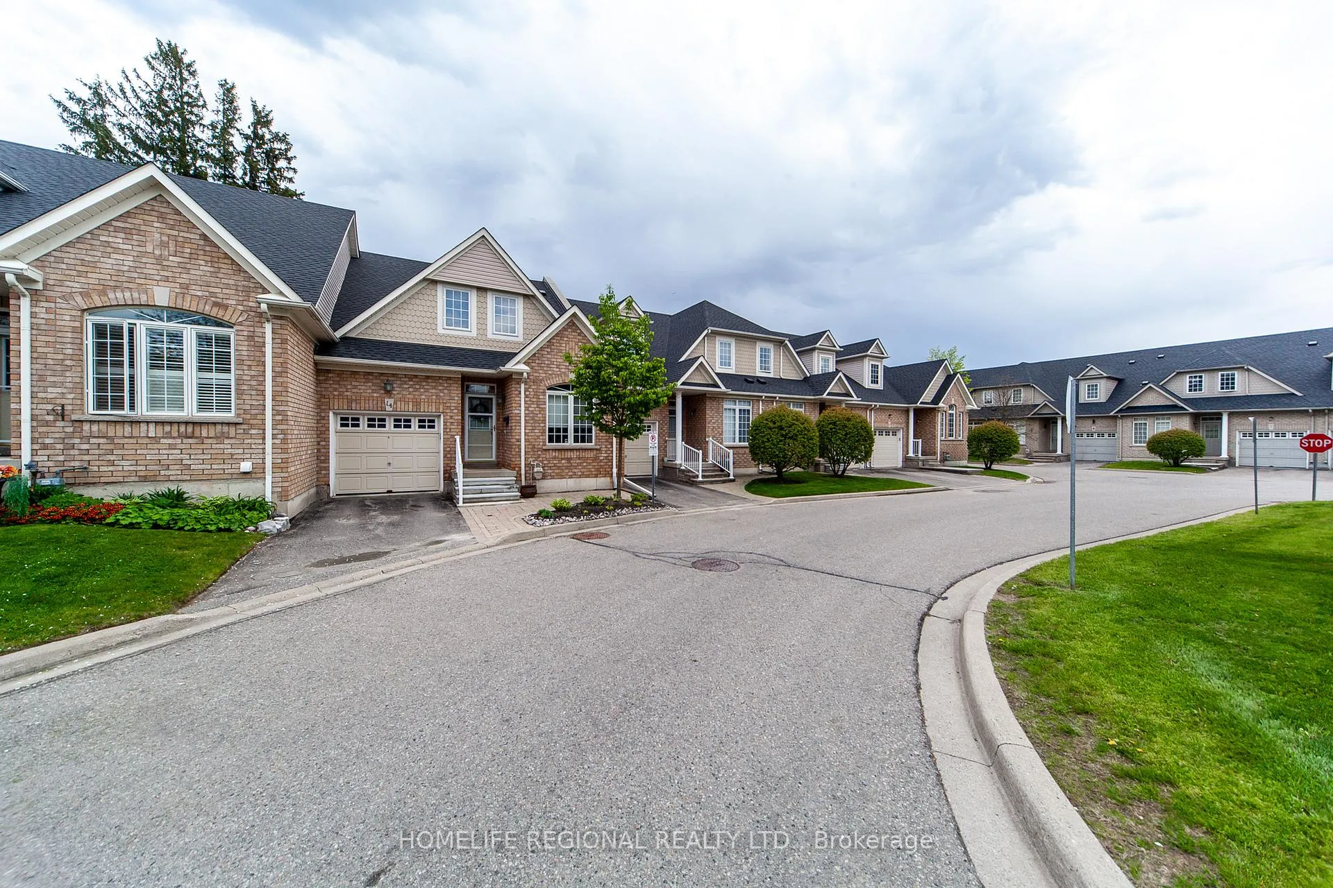 Photo 1 of Unit 11, 19 Niagara Drive, Oshawa, Samac — HOMEH