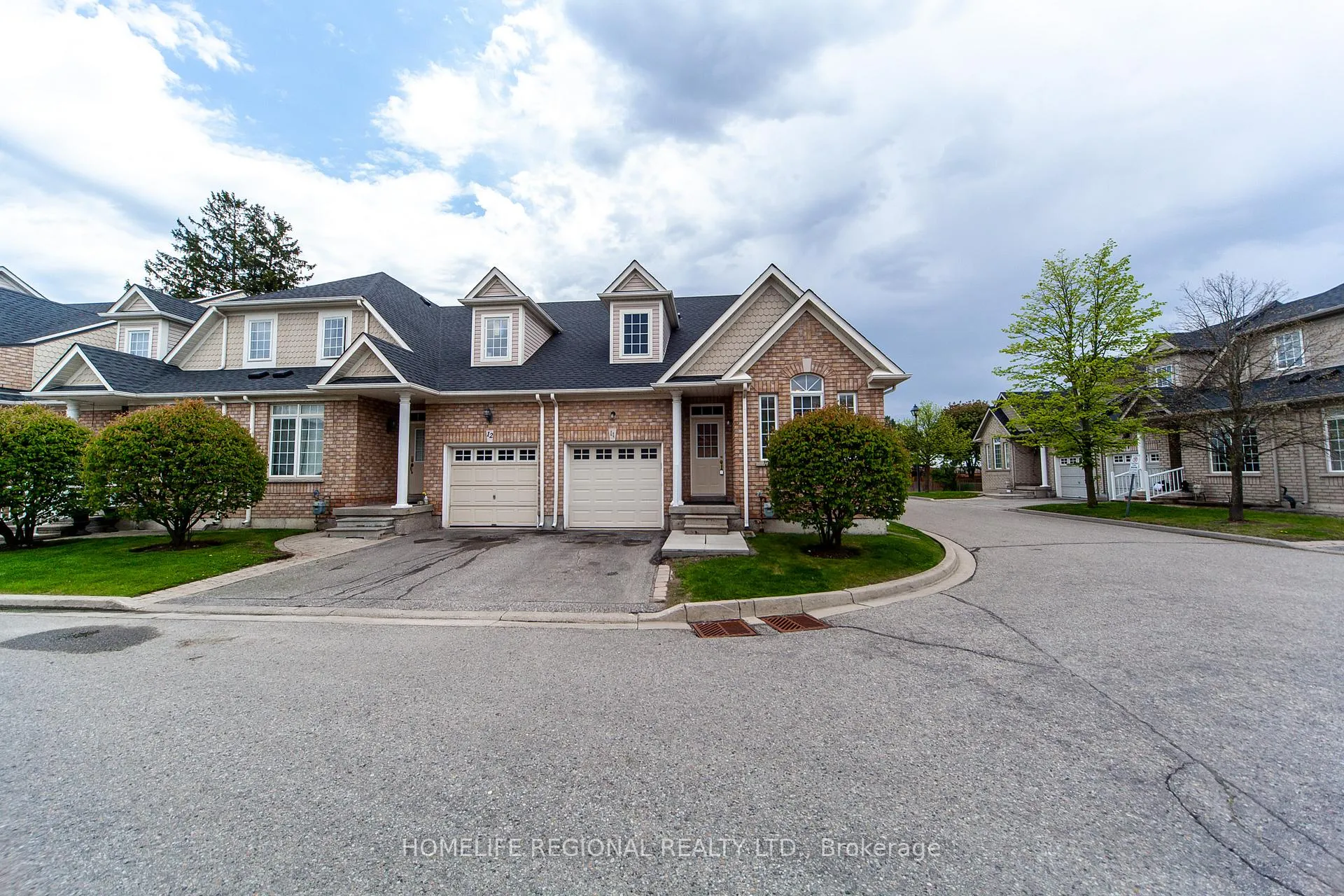Photo 2 of Unit 11, 19 Niagara Drive, Oshawa, Samac — HOMEH