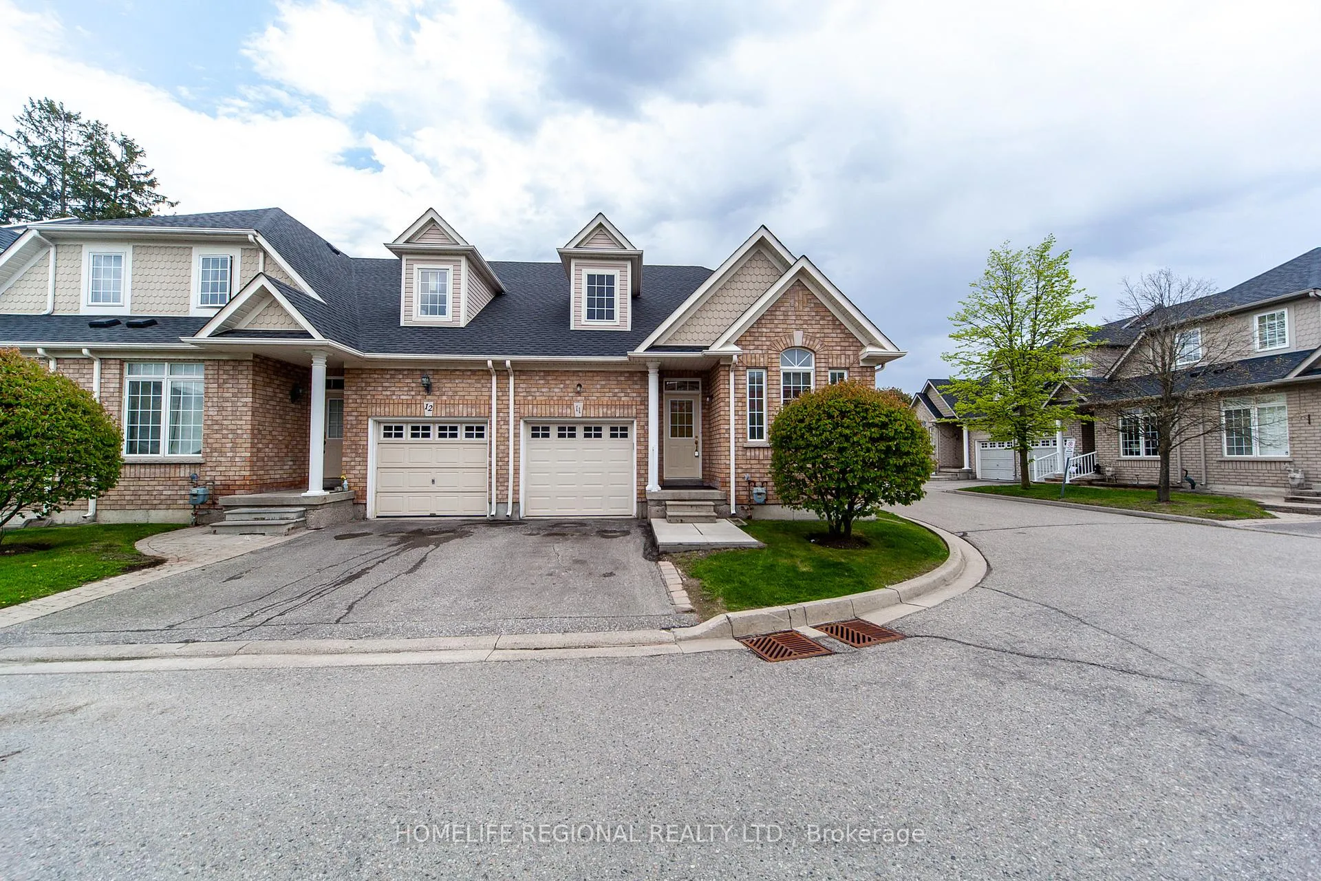 Photo 3 of Unit 11, 19 Niagara Drive, Oshawa, Samac — HOMEH