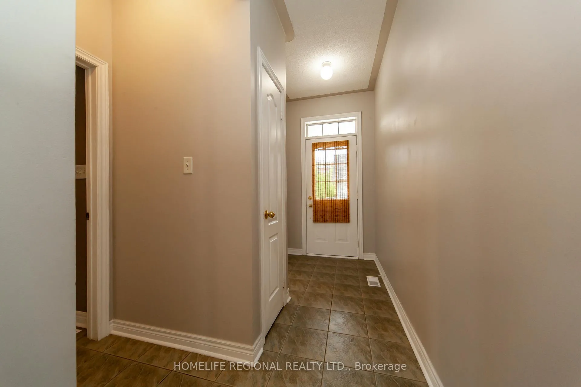 Photo 7 of Unit 11, 19 Niagara Drive, Oshawa, Samac — HOMEH