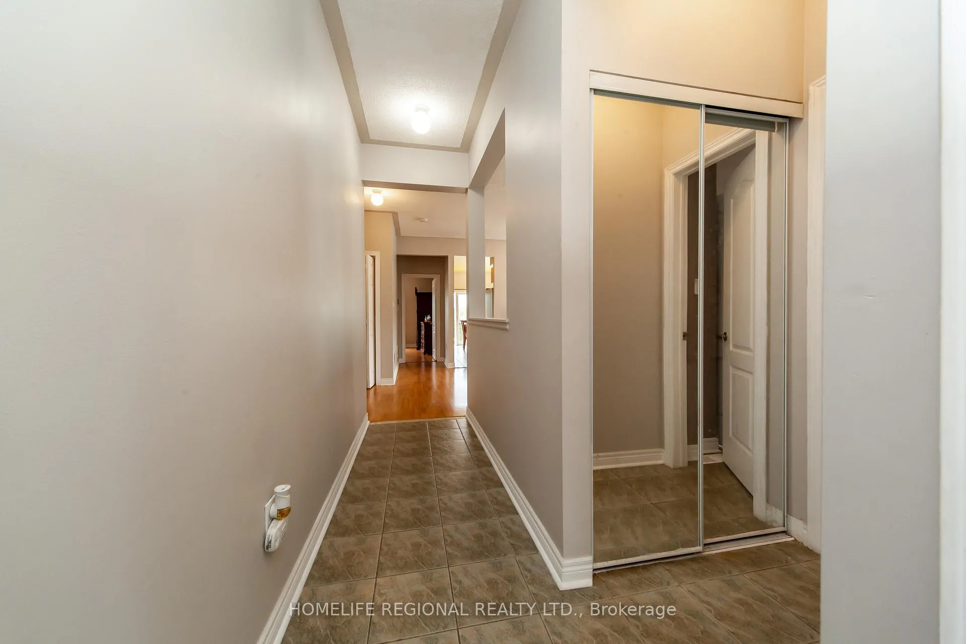 Photo 9 of Unit 11, 19 Niagara Drive, Oshawa, Samac — HOMEH