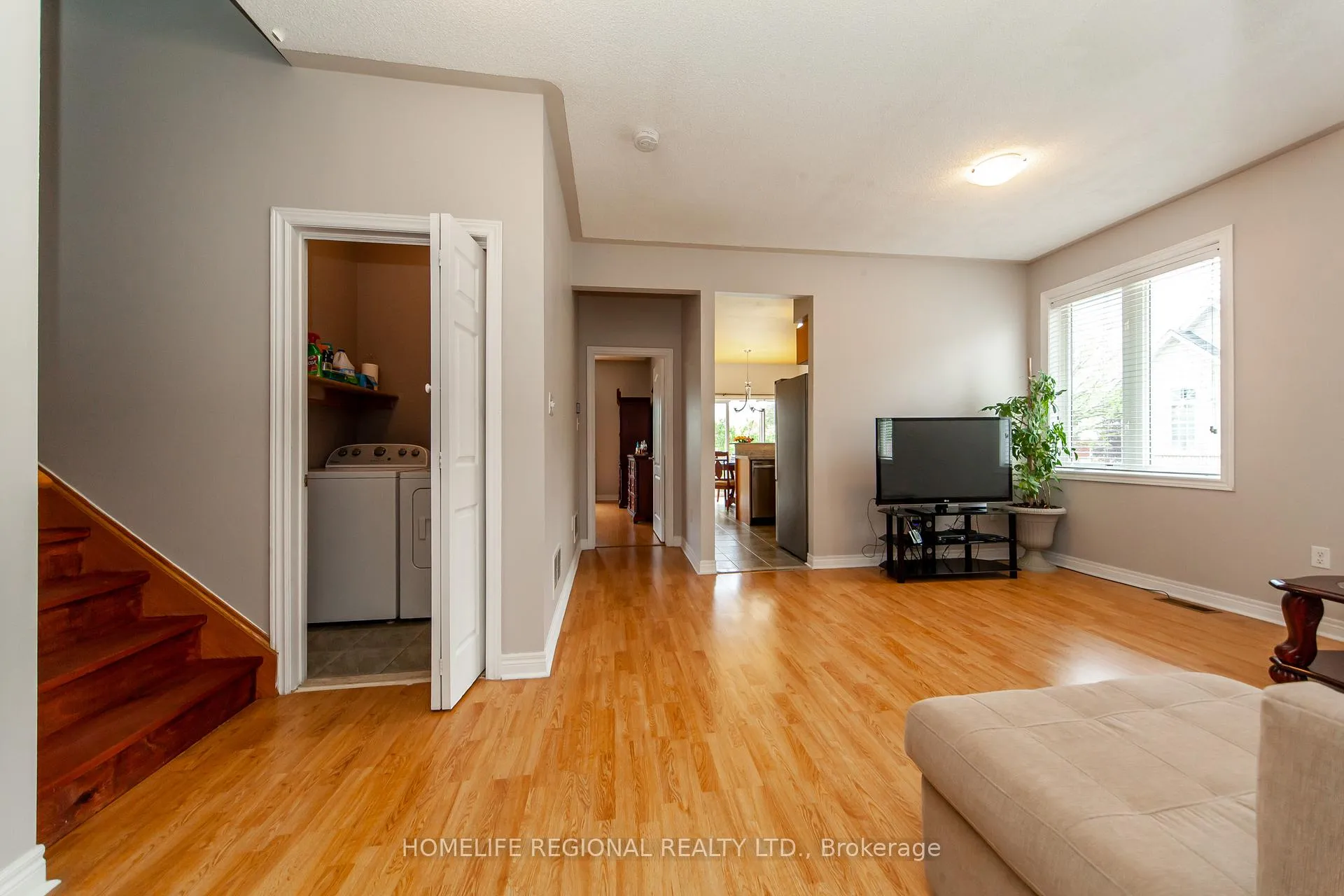 Photo 10 of Unit 11, 19 Niagara Drive, Oshawa, Samac — HOMEH