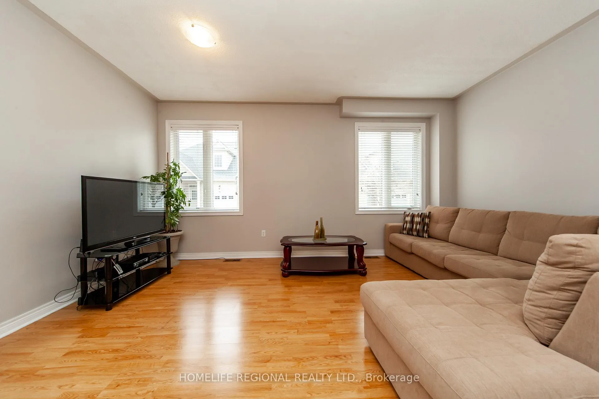 Photo 11 of Unit 11, 19 Niagara Drive, Oshawa, Samac — HOMEH
