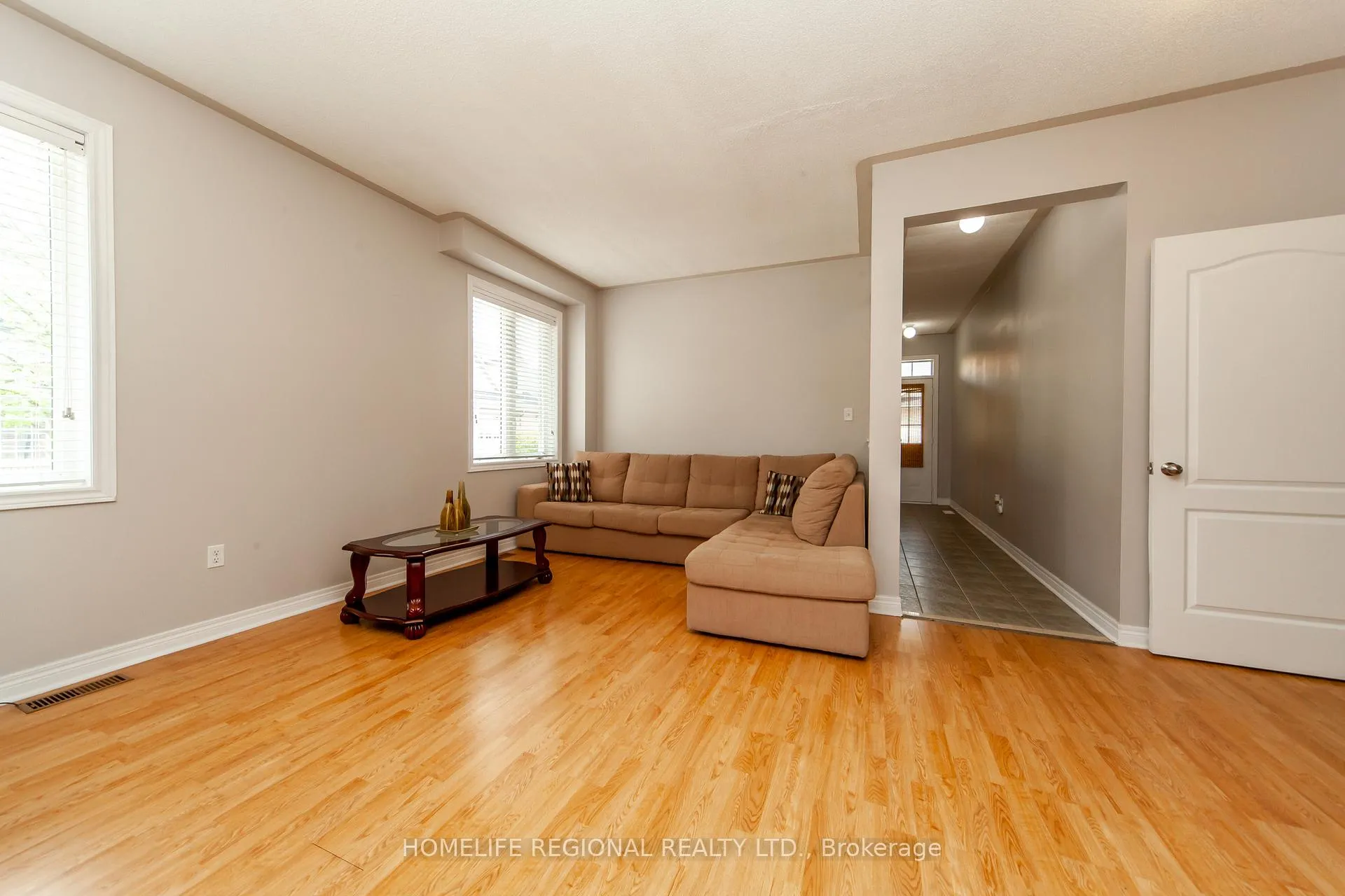 Photo 12 of Unit 11, 19 Niagara Drive, Oshawa, Samac — HOMEH