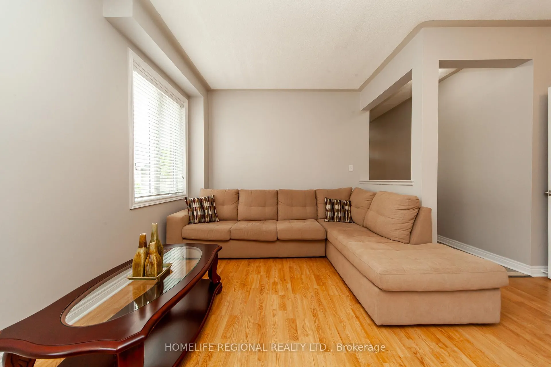 Photo 13 of Unit 11, 19 Niagara Drive, Oshawa, Samac — HOMEH