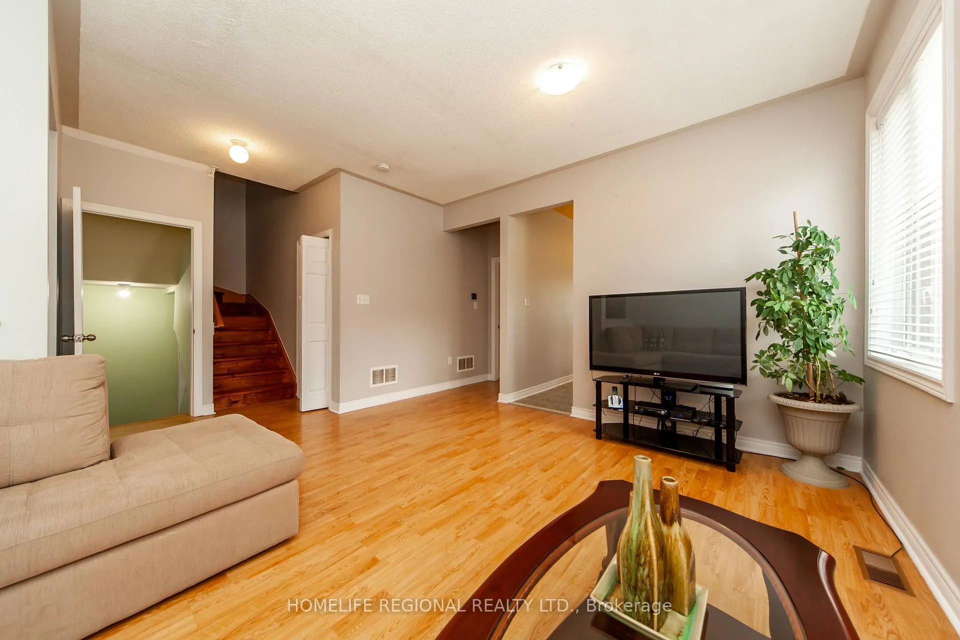 Photo 14 of Unit 11, 19 Niagara Drive, Oshawa, Samac — HOMEH
