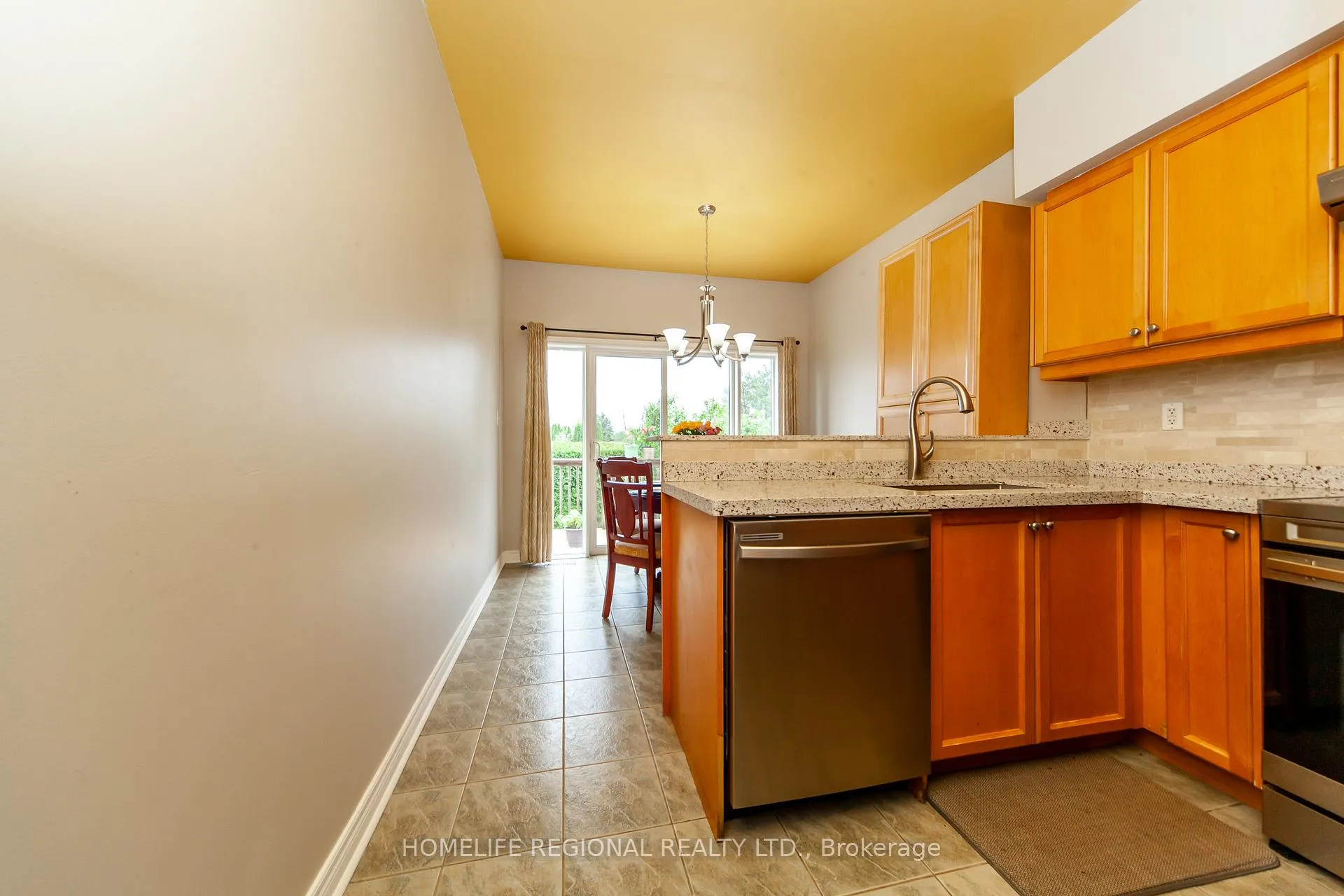 Photo 15 of Unit 11, 19 Niagara Drive, Oshawa, Samac — HOMEH
