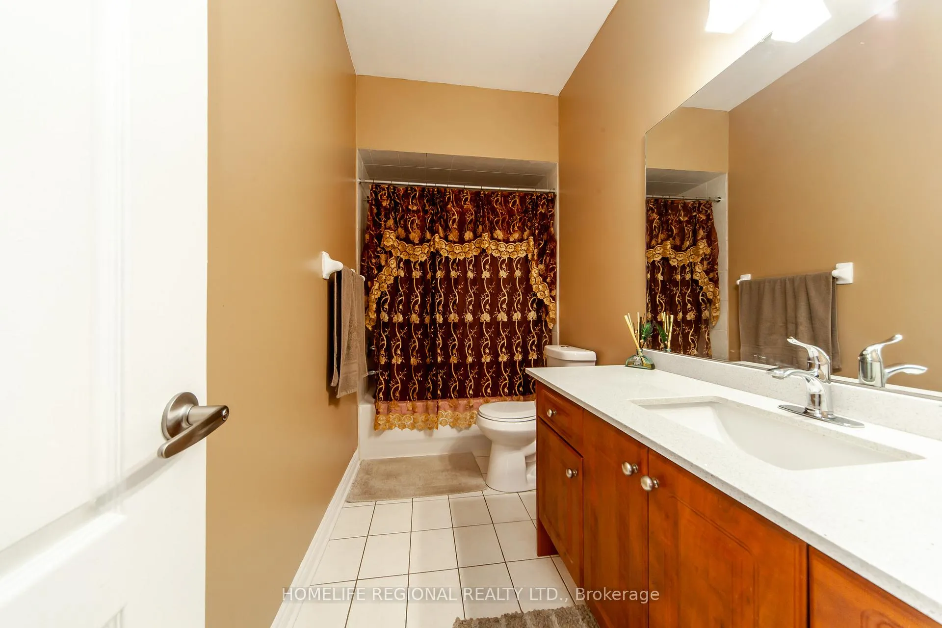 Photo 24 of Unit 11, 19 Niagara Drive, Oshawa, Samac — HOMEH