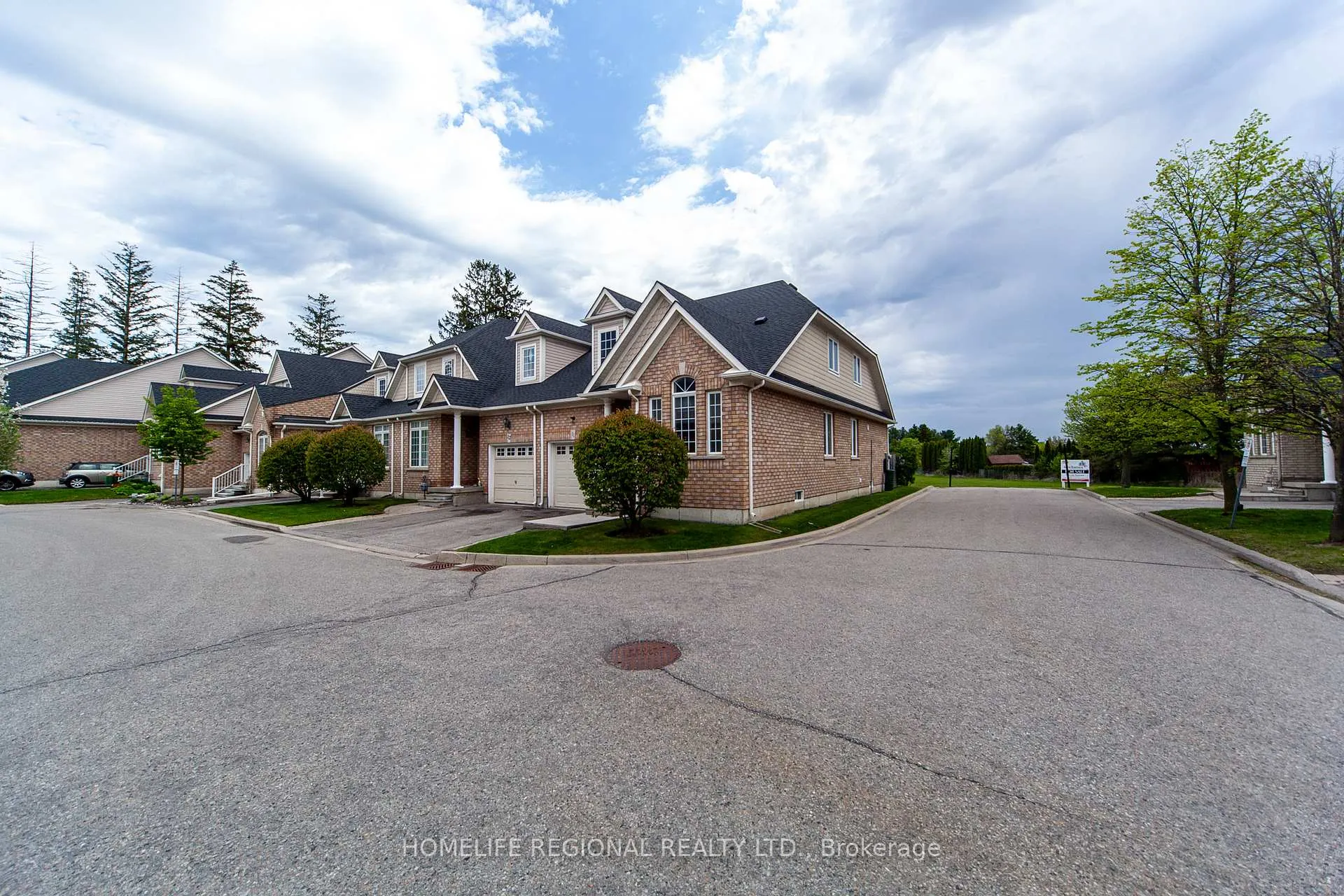 Photo 37 of Unit 11, 19 Niagara Drive, Oshawa, Samac — HOMEH