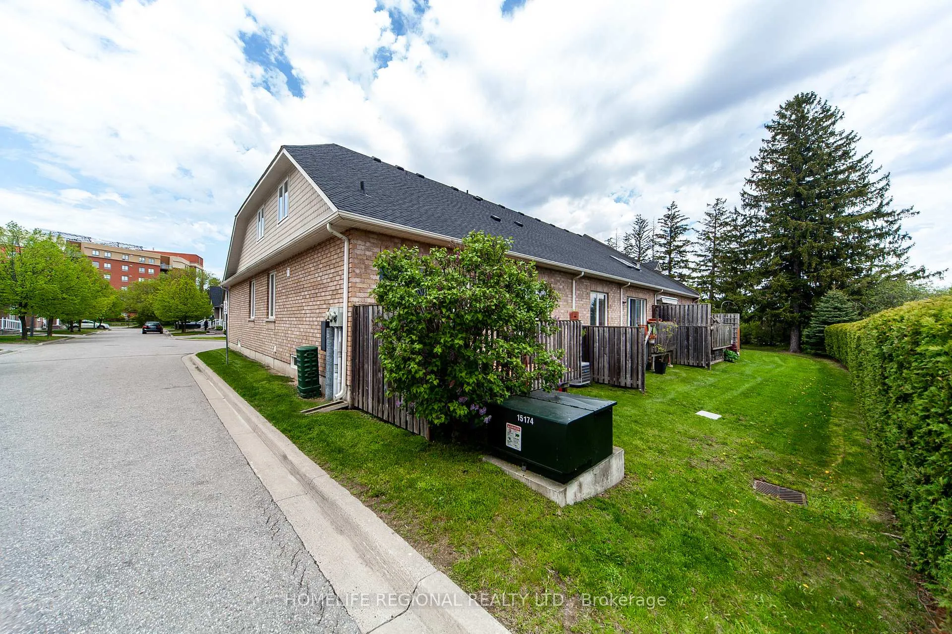 Photo 38 of Unit 11, 19 Niagara Drive, Oshawa, Samac — HOMEH